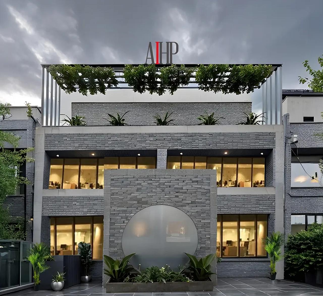 Office Expansion Strategies—When to Stay, When to Add Hubs, When to Relocate