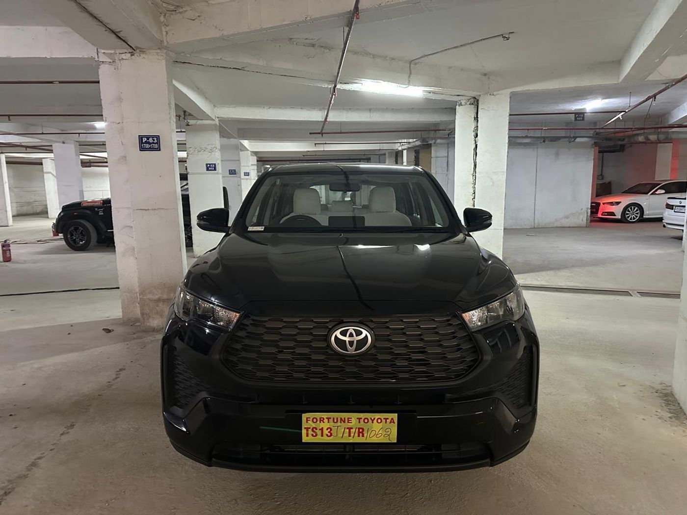 Toyota Innova Hycross (AT) — premium MPV, photo 2
