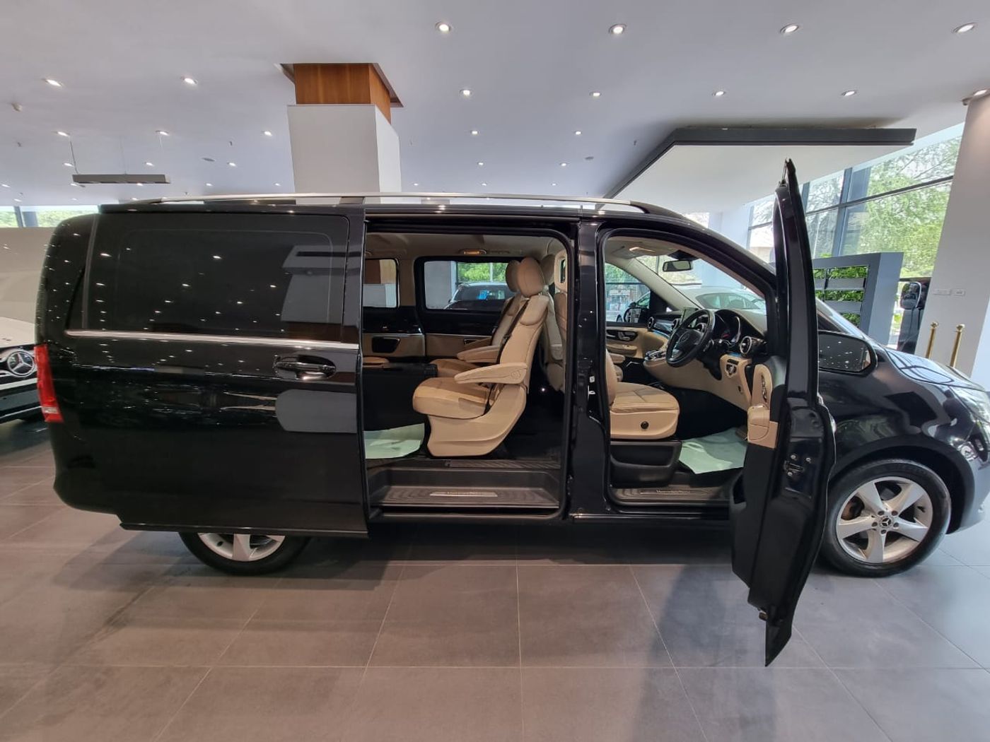 Mercedes-Benz V-Class — luxury MPV, photo 2