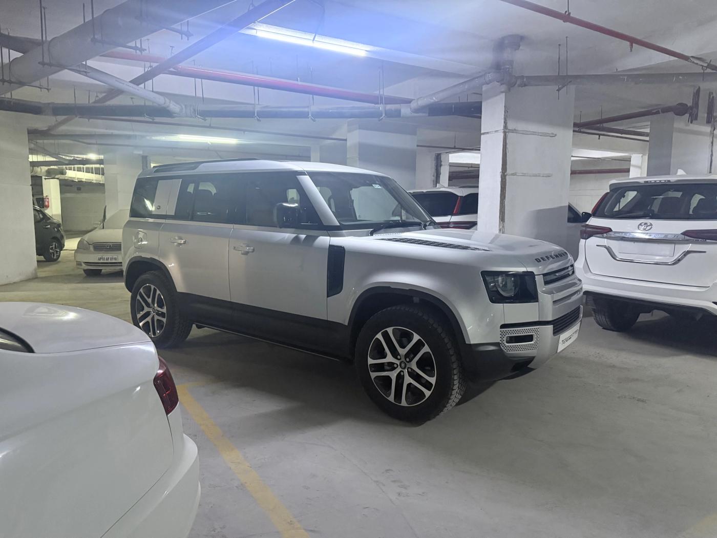 Land Rover Defender 110  — luxury SUV, photo 3