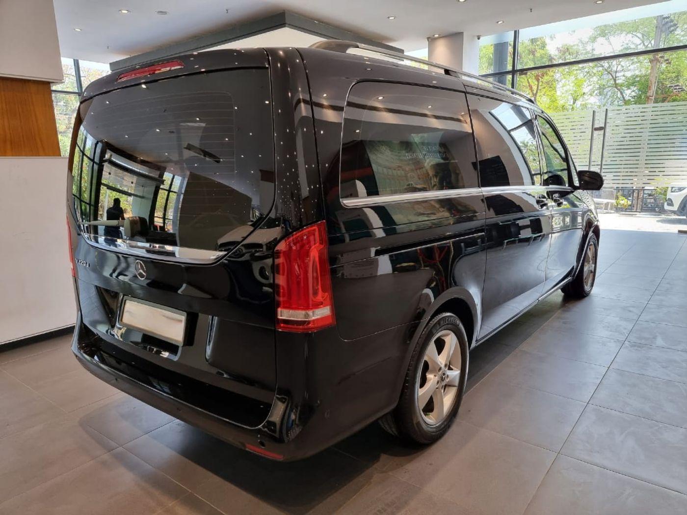 Mercedes-Benz V-Class — luxury MPV, photo 3