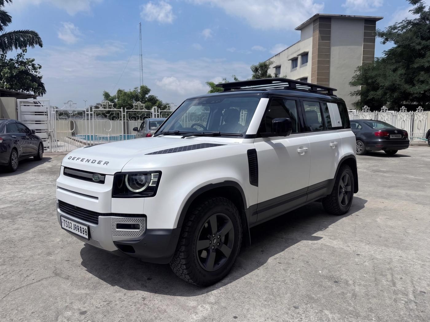 Land Rover Defender 110  — luxury SUV, photo 2