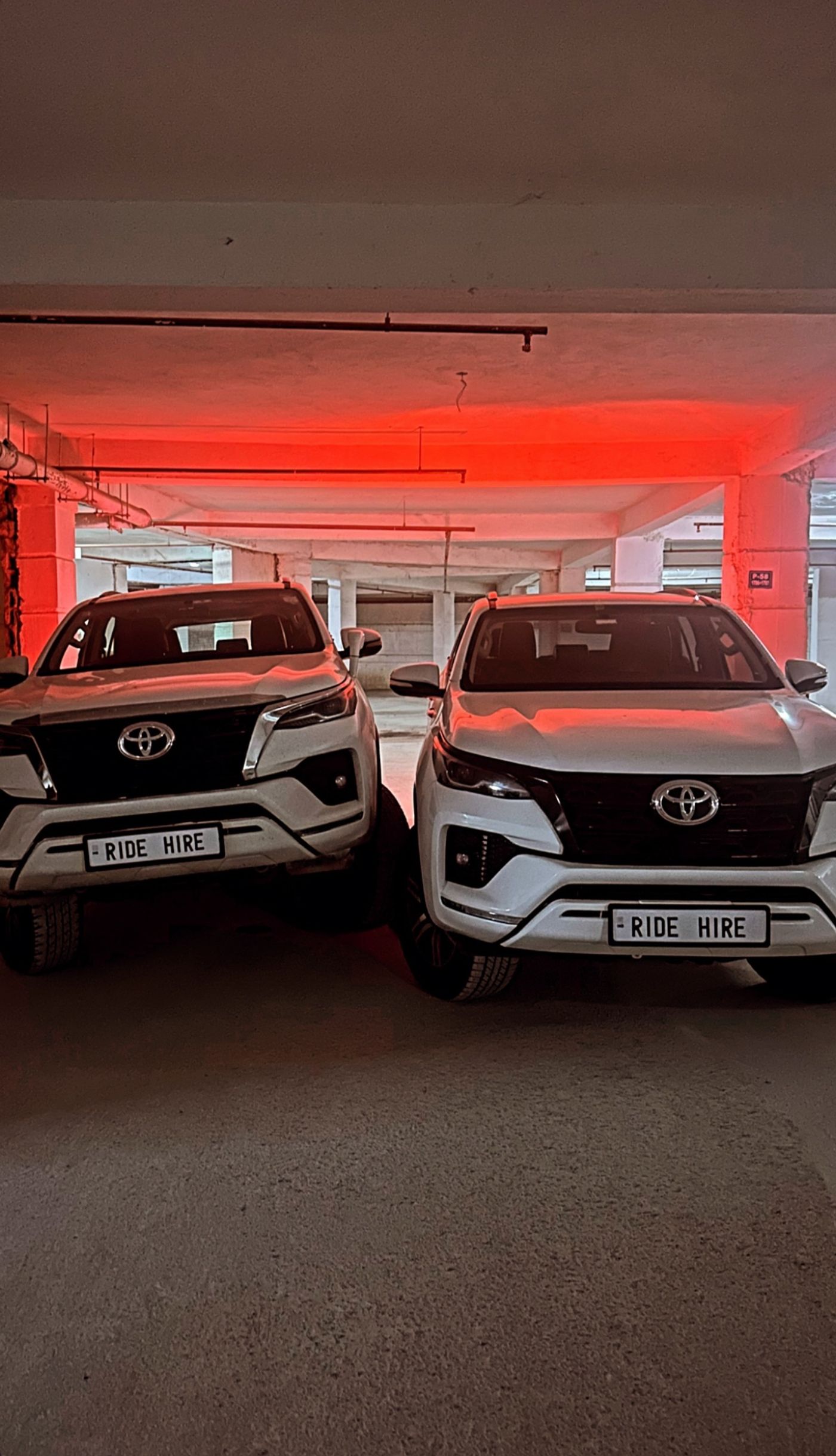 Toyota Fortuner (AT) — premium SUV, photo 3