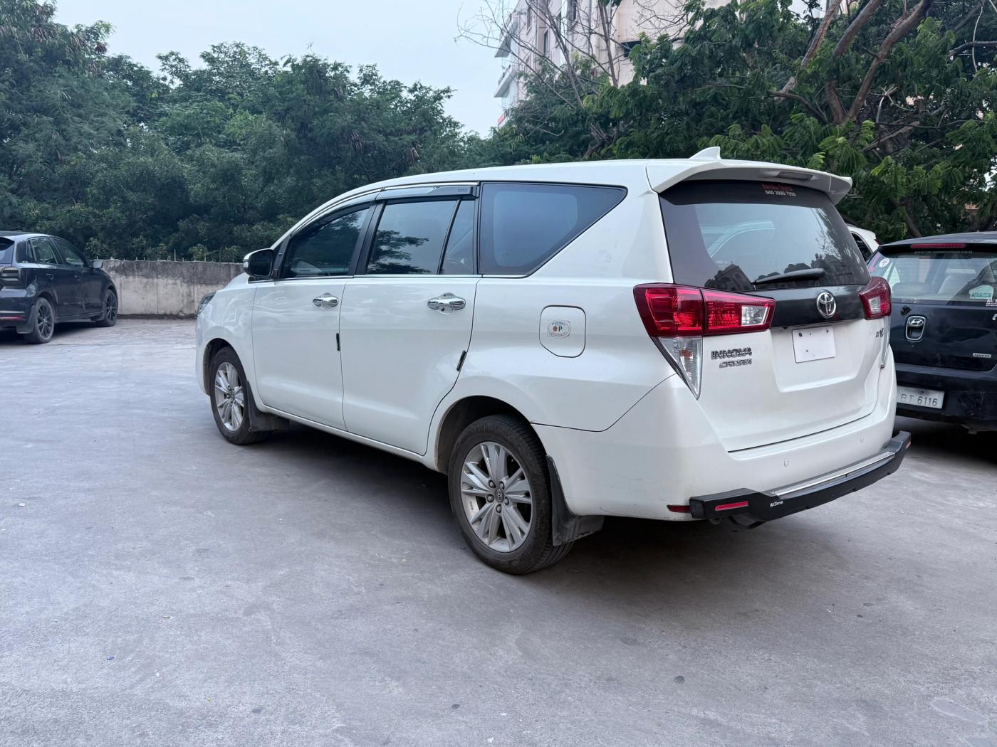 Toyota Innova Crysta (AT) — premium MPV, photo 2