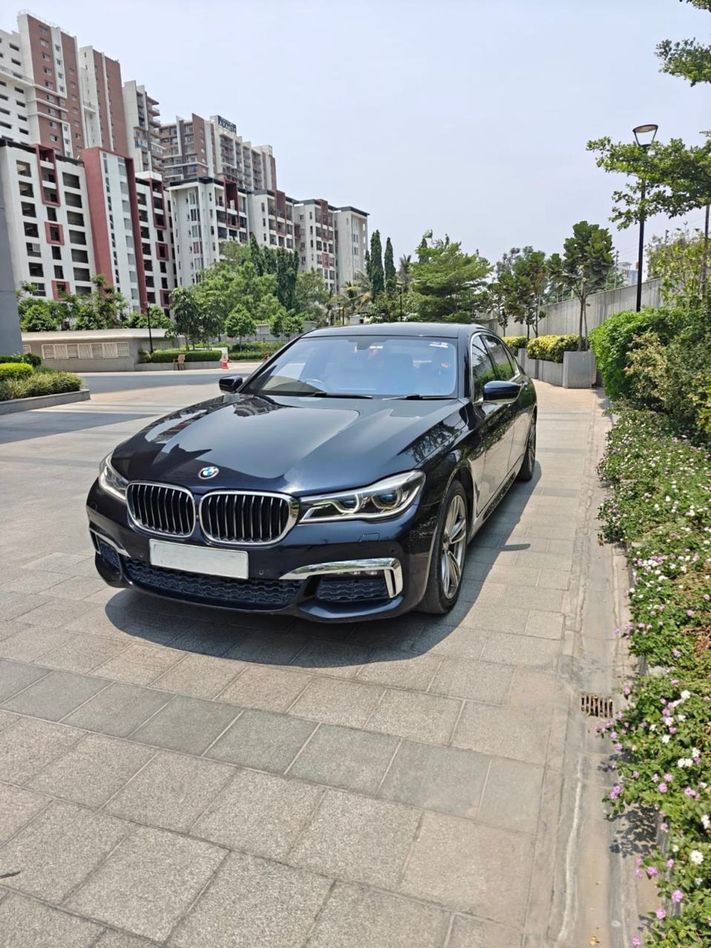 Bmw 740Li M-Sport (G12) — luxury sedan, photo 3