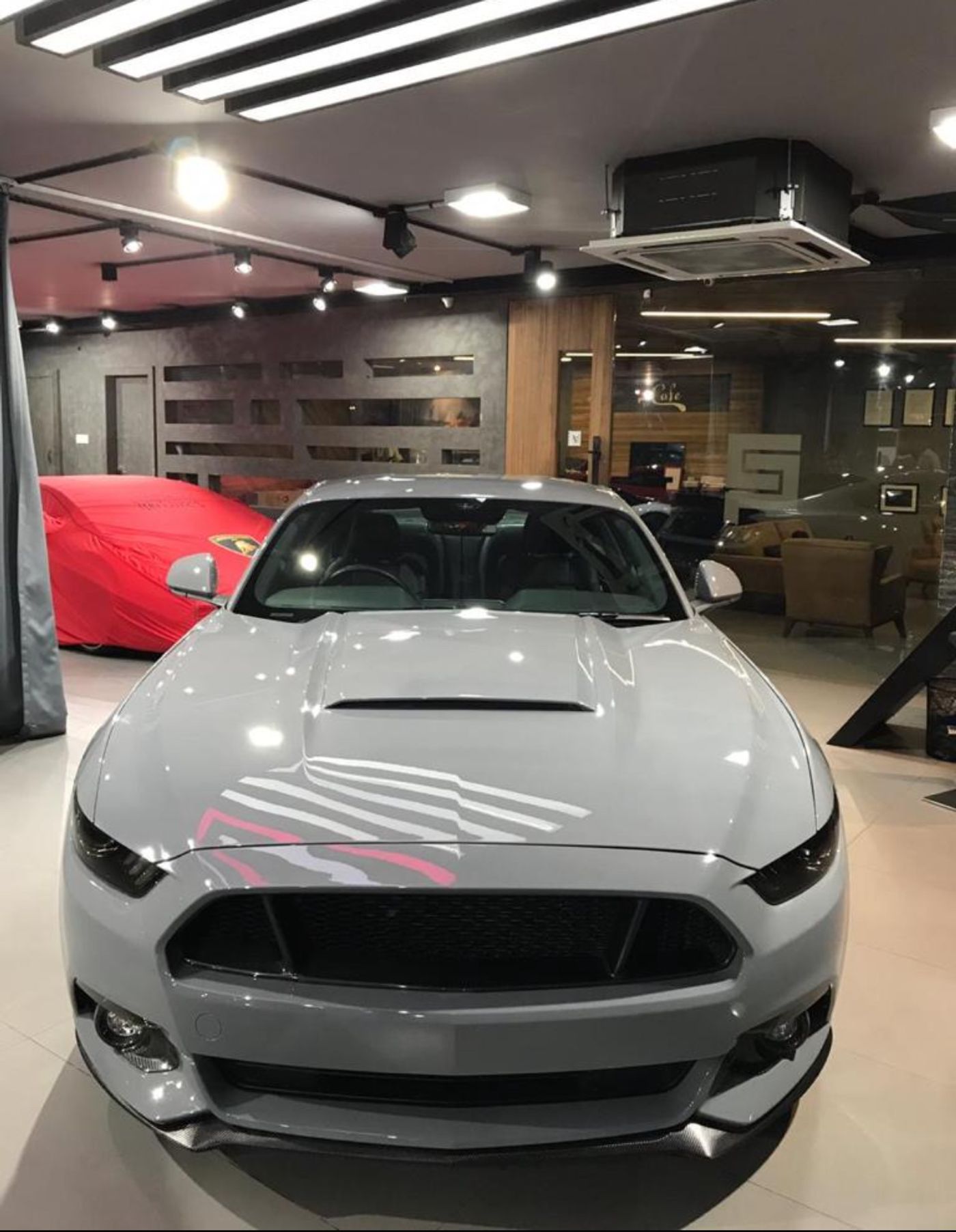 Ford Mustang 5.0 V8 — sports sports car, photo 2