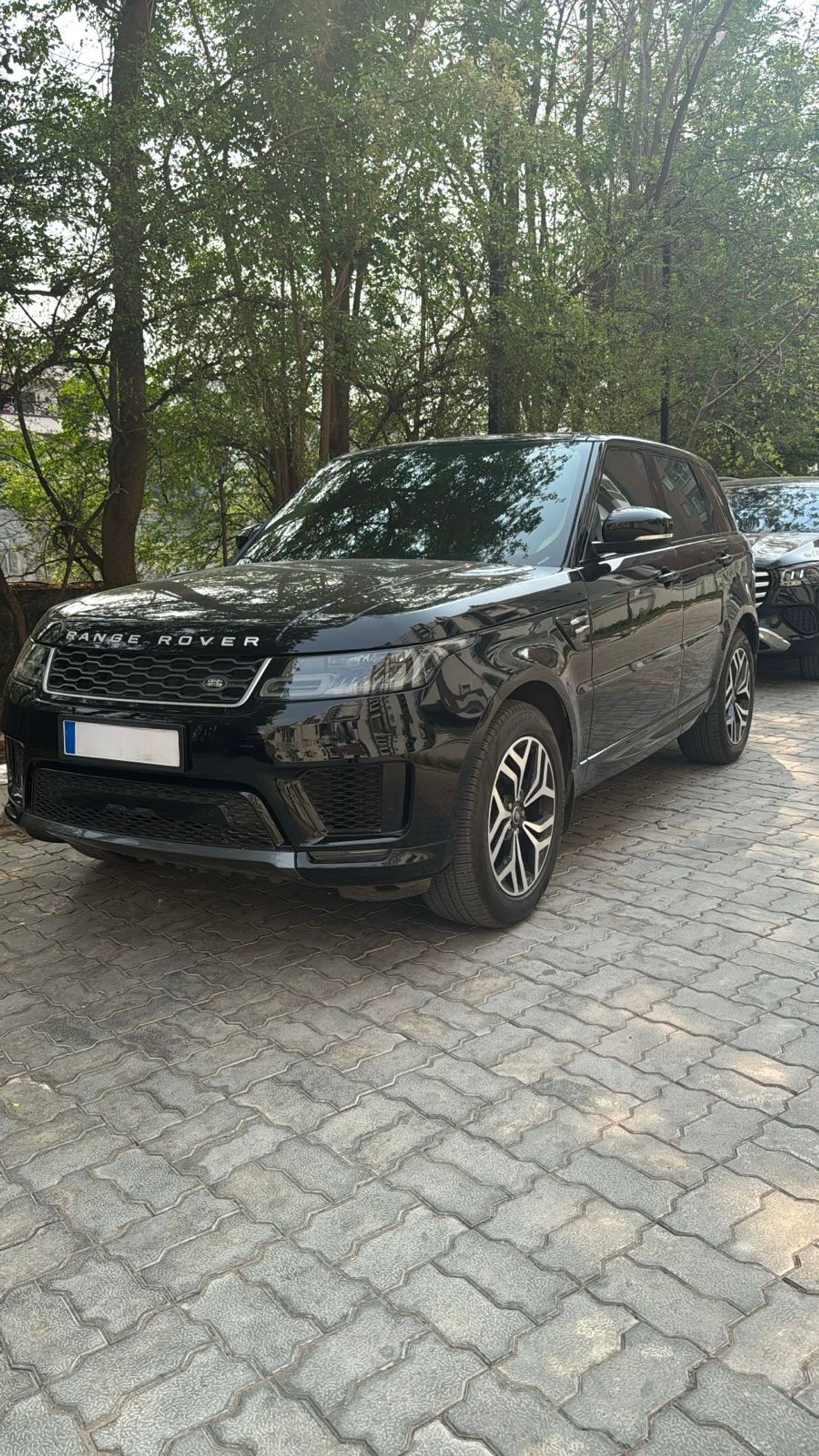 Range Rover Sport HSE — luxury SUV, photo 2