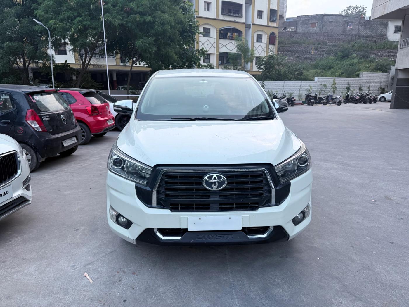Toyota Innova Crysta (AT) — premium MPV, photo 3