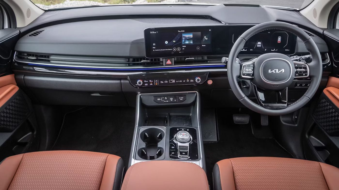 Kia Carnival Plus (AT) — premium MPV, photo 2