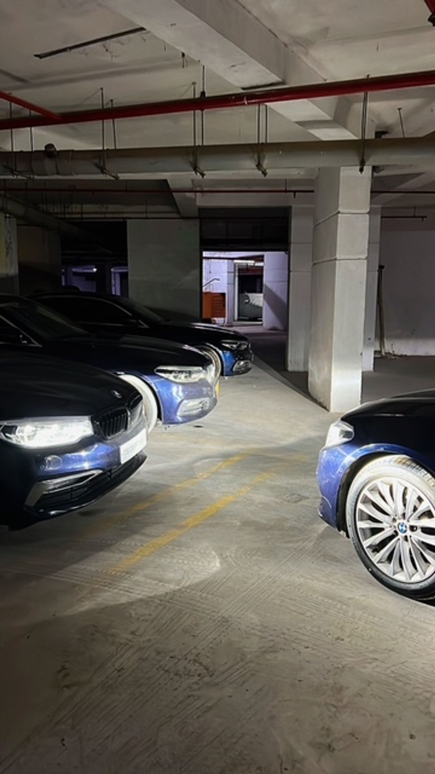 Bmw 5 Series G30 — luxury sedan, photo 2
