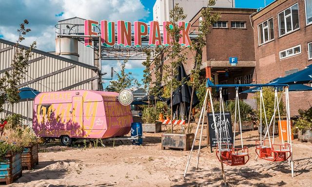 Foto van Werkwarenhuis, Tramkade 24, 5211 VB ’s-Hertogenbosch, BeterBoompje pick-up; duurzame kerstboom met kluit huren/ophalen, creatief afhaalpunt.