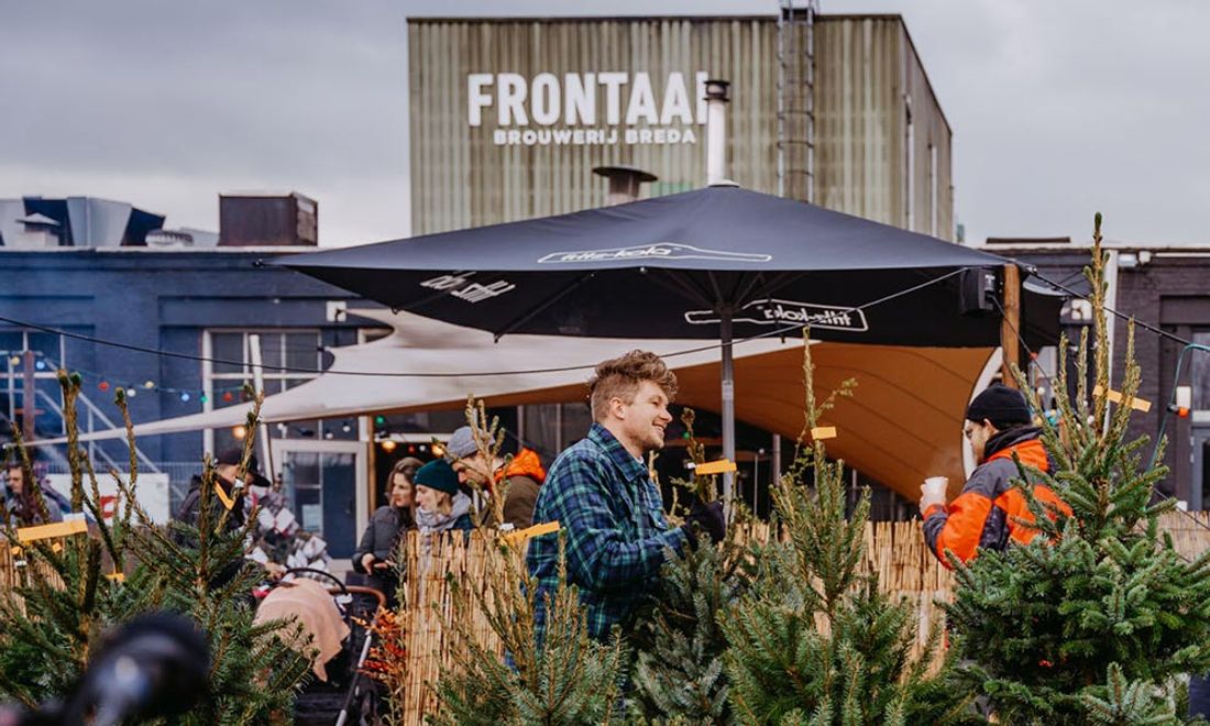 Foto van Brouwerij Frontaal, Liniestraat 31, 4816 BG Breda, BeterBoompje pick-up; duurzame kerstboom met kluit huren/ophalen, nabij station.