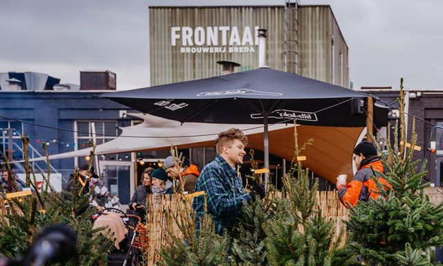 Foto van Brouwerij Frontaal, Liniestraat 31, 4816 BG Breda, BeterBoompje pick-up; duurzame kerstboom met kluit huren/ophalen, nabij station.