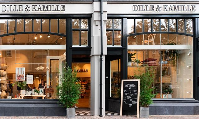 Foto van Dille & Kamille Amsterdam (Bilderdijk), Bilderdijkstraat 187-189, 1053 KR Amsterdam, BeterBoompje pick-up; duurzame kerstboom met kluit huren/ophalen.