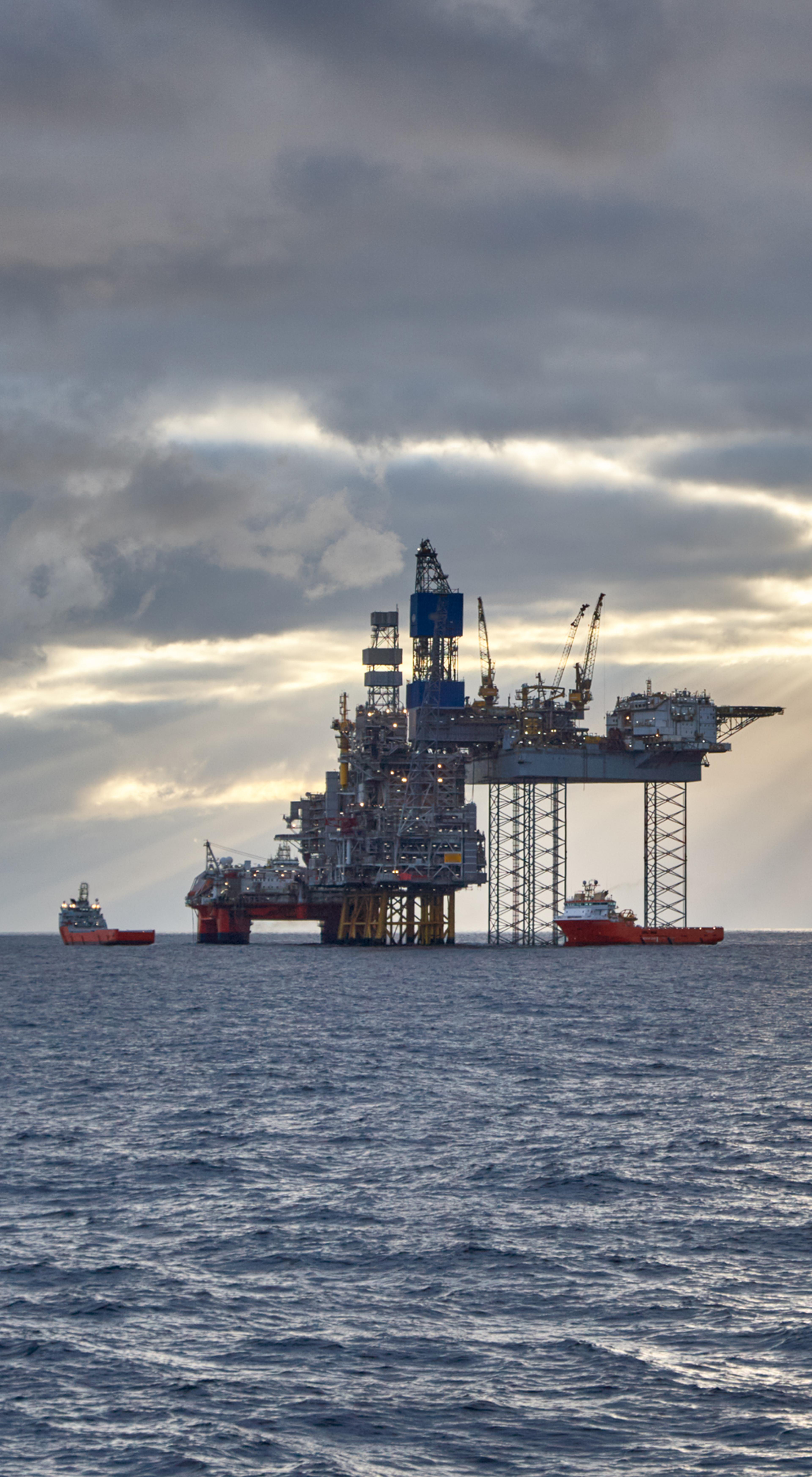 picture of offshore oil and gas