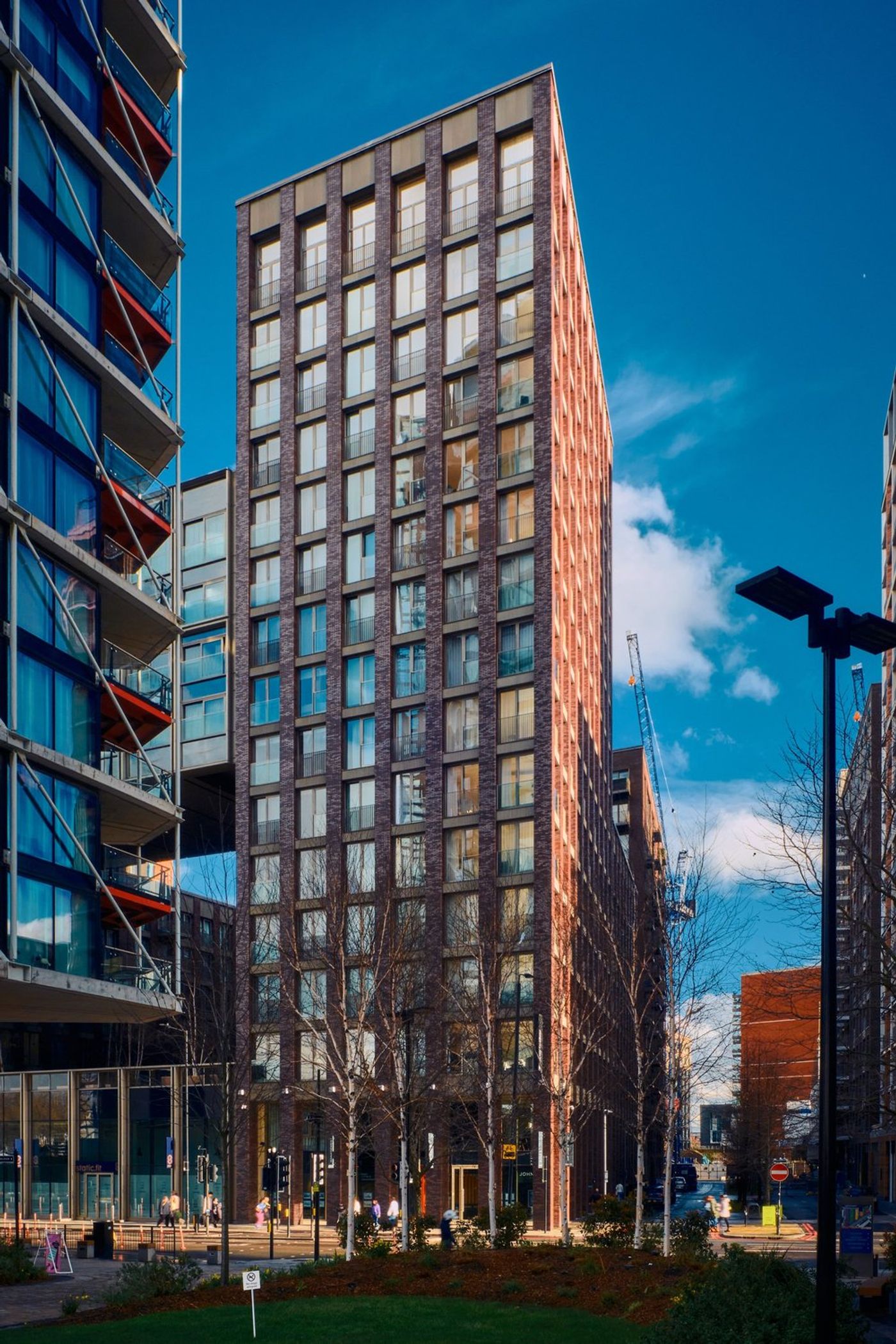 An Architectural Photo Walk Through London's New Neighbourhood: Nine Elms gallery image 26