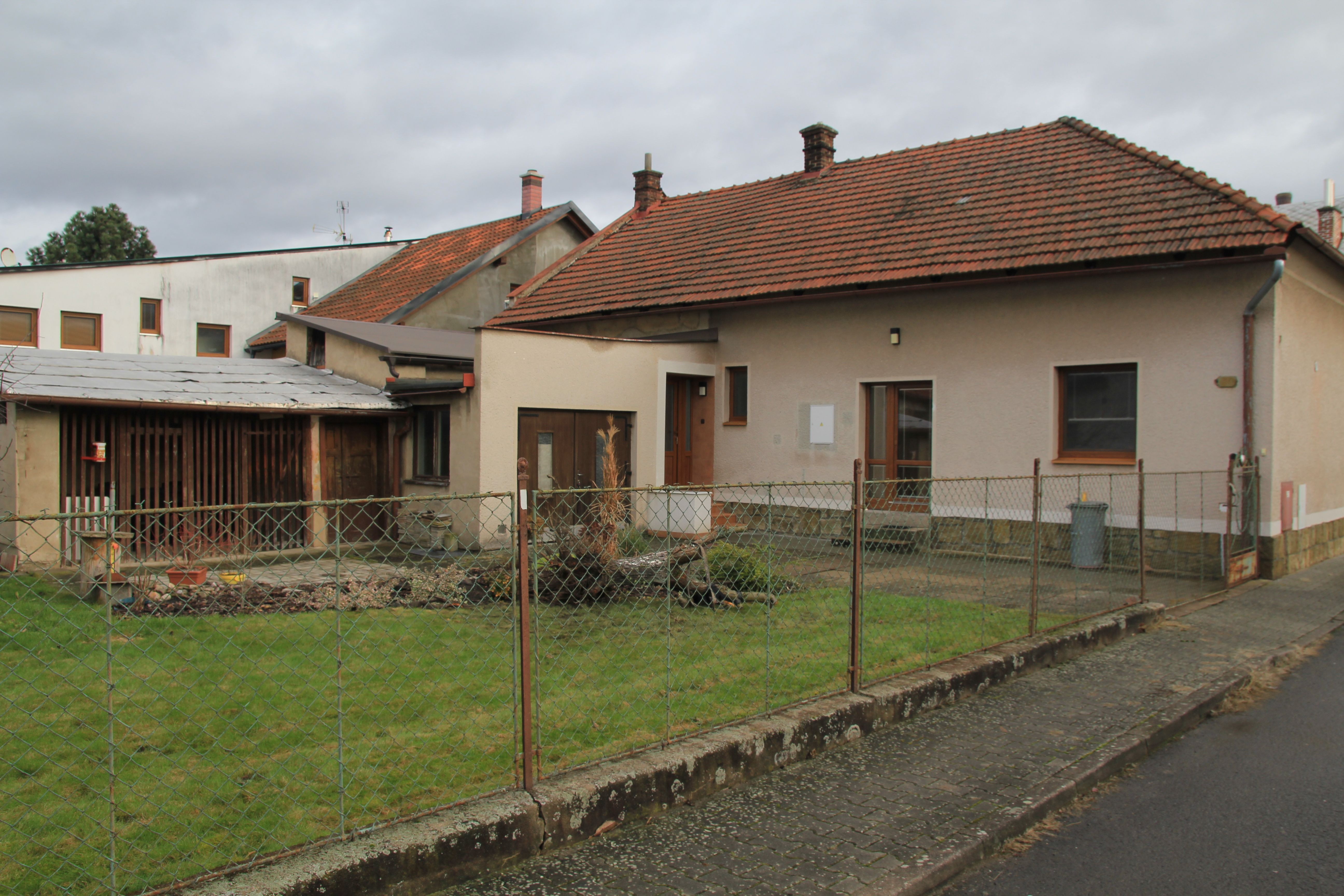 Pronájem domu 3+1 s parkováním, vlastní garáží  a zahrádkou