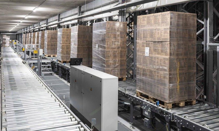Fully Automated Warehouse: Key Components and How It Compares With Semi-Automated Warehouses