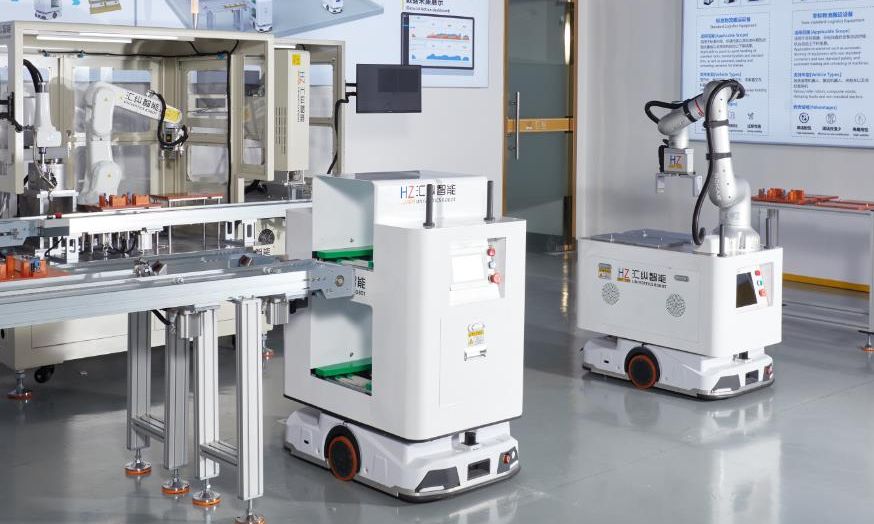 What Is a Mobile Manipulator Robot? How It Works, Applications, and Advantages