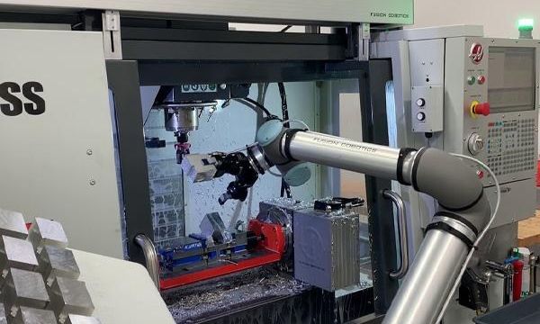 How We Designed a Composite Robot and AGV Docking Transfer Cell