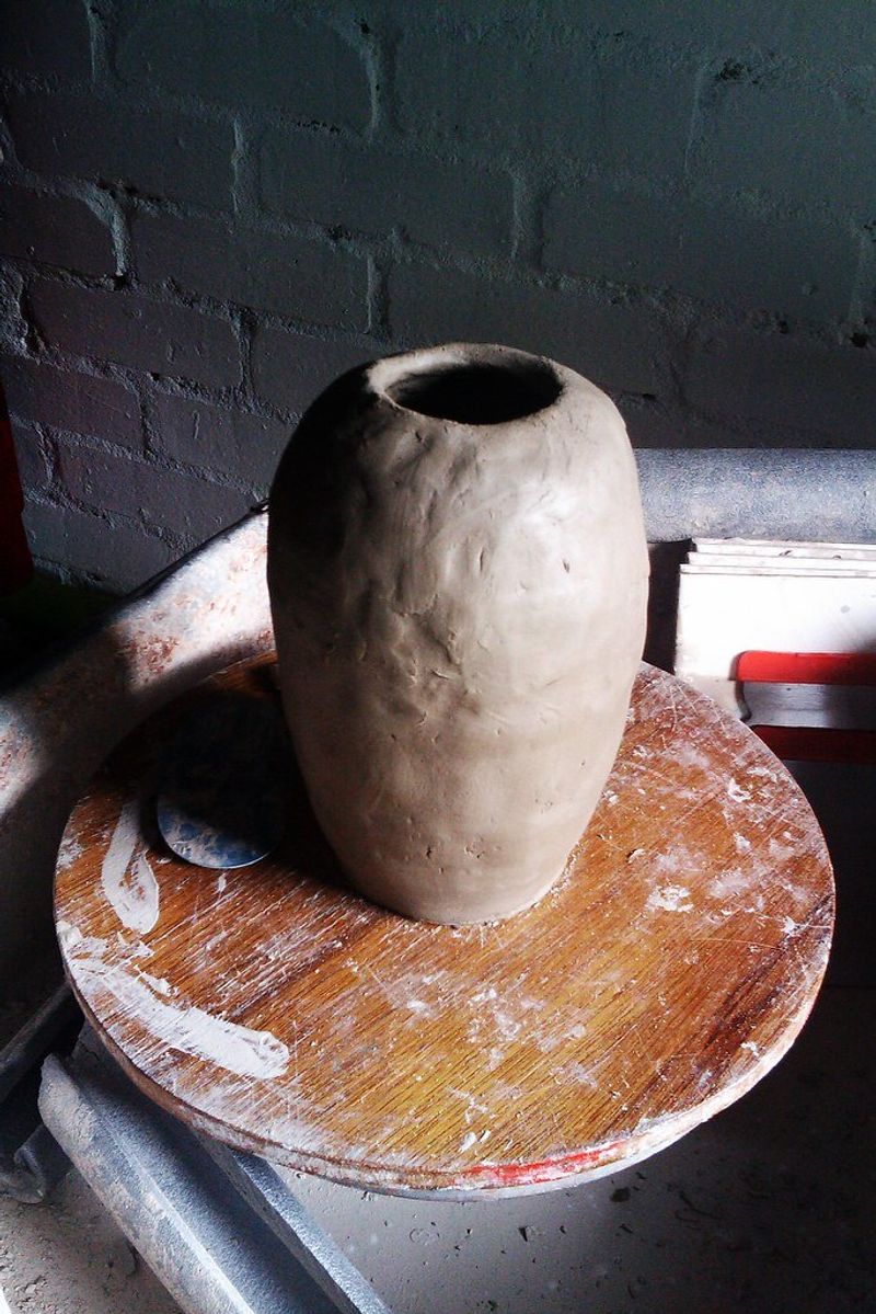 Vaso de rolinhos de barro, ainda cru