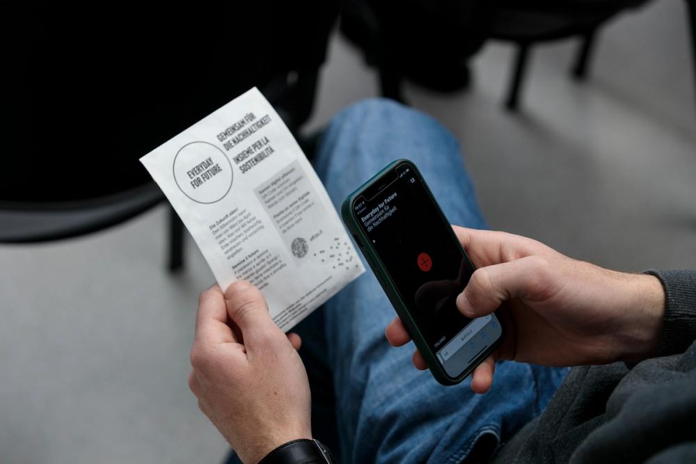 Person holding a smartphone with the Everyday for Future website open