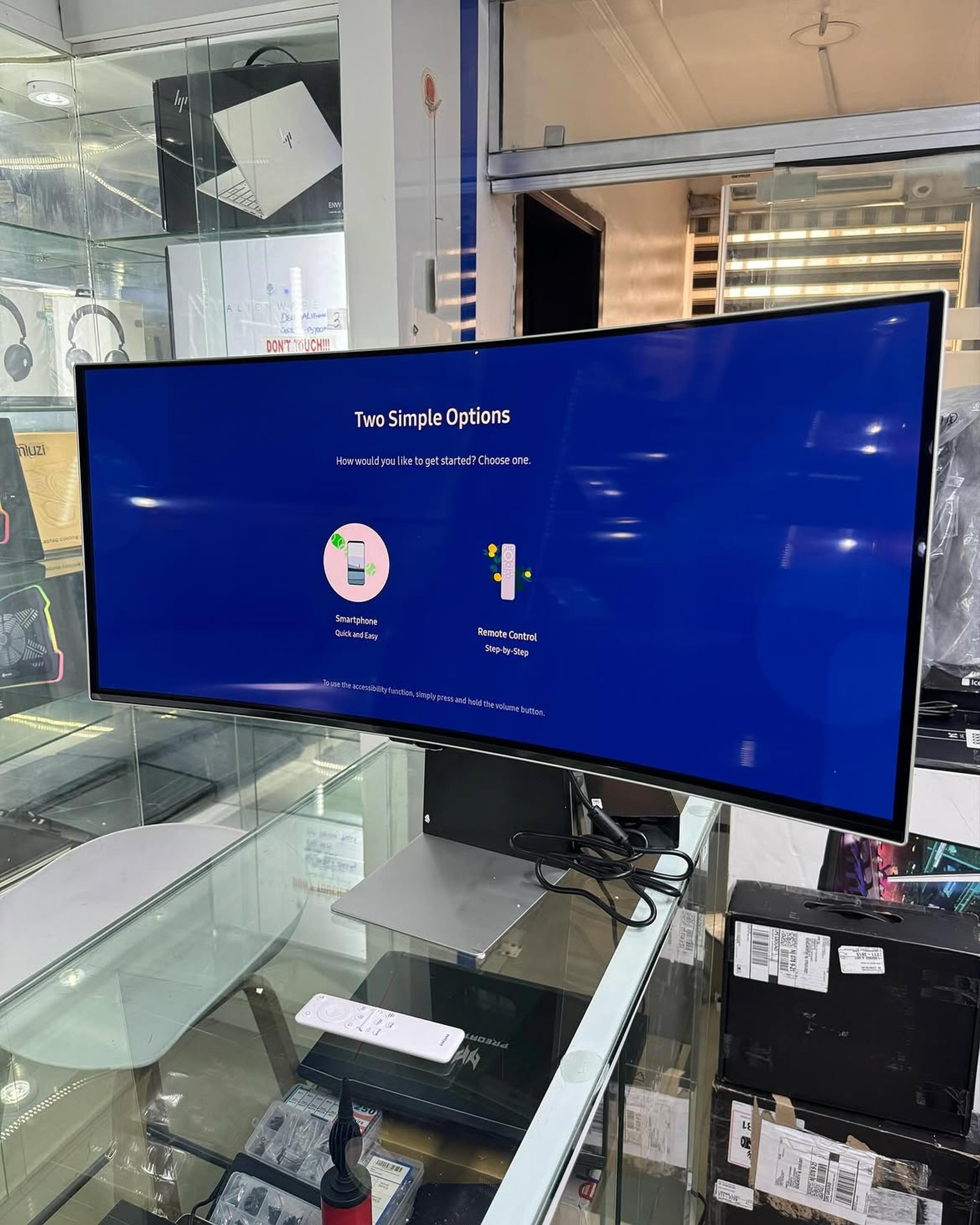 The Samsung Odyssey OLED G8 34-inch - view 2