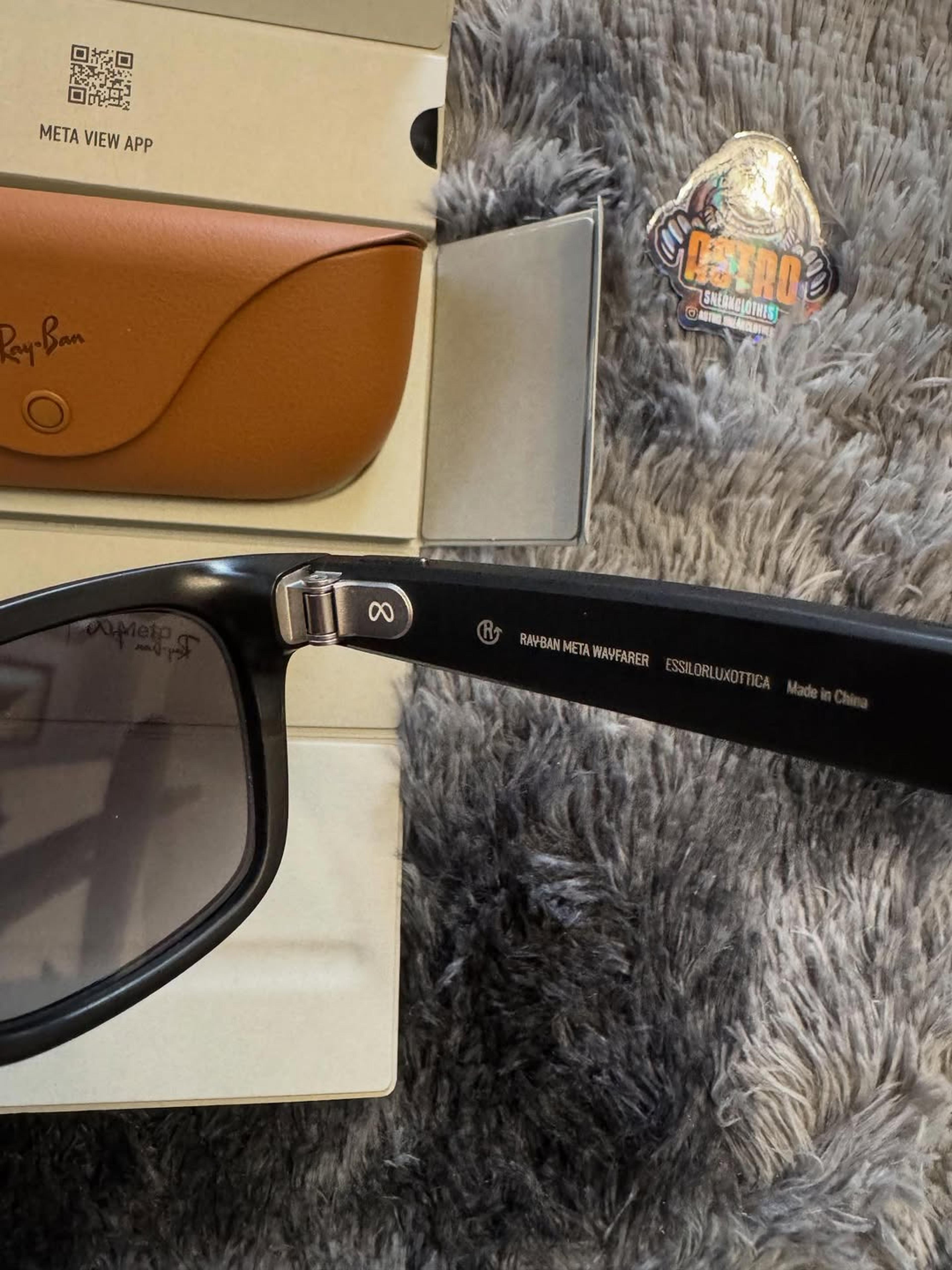 Ray-Ban Meta Wayfarer Gen 1 - view 2