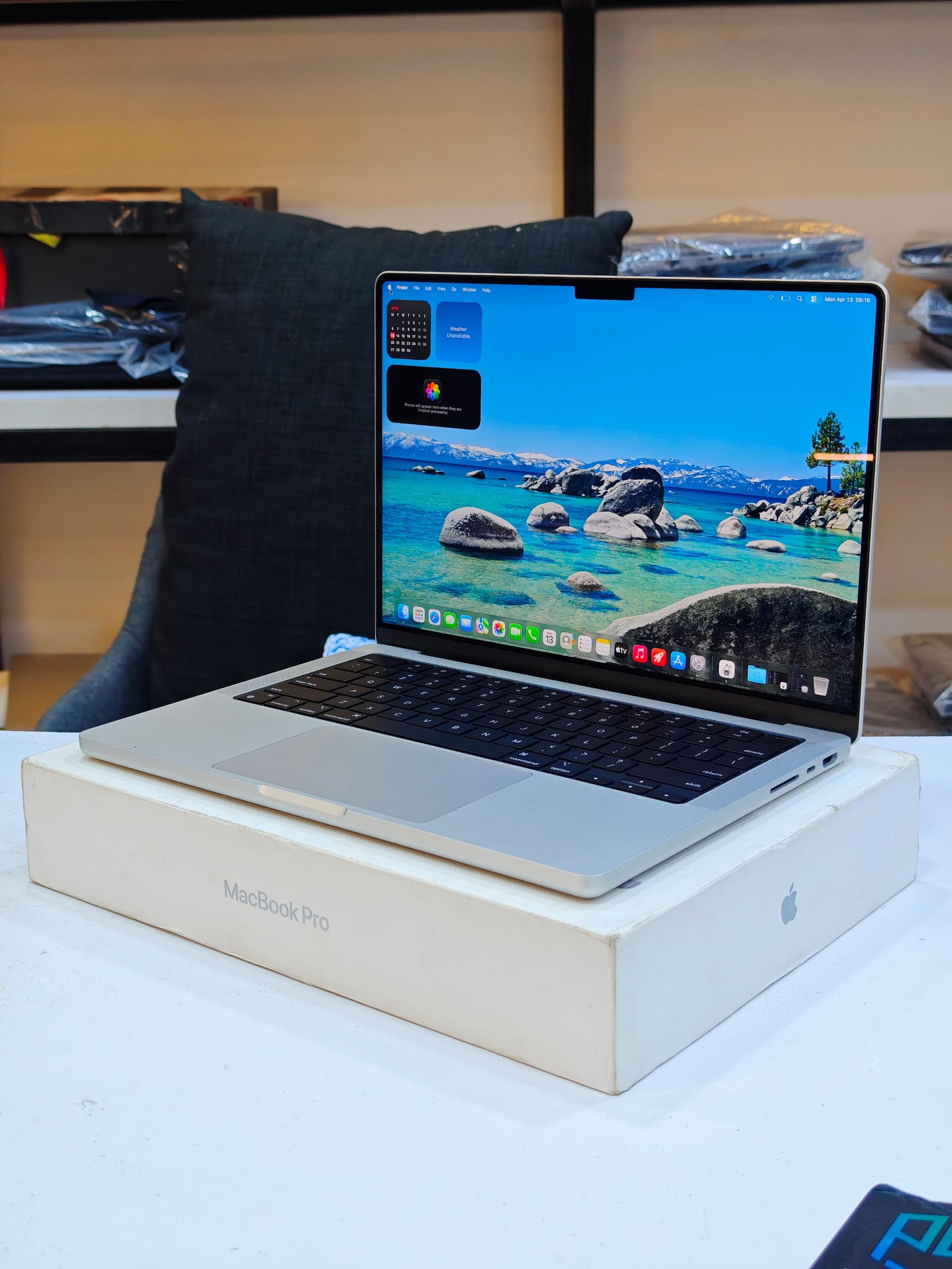 Fresh like New Openedbox 2024/2025 14inches MacBook Pro M4 Pro view 7