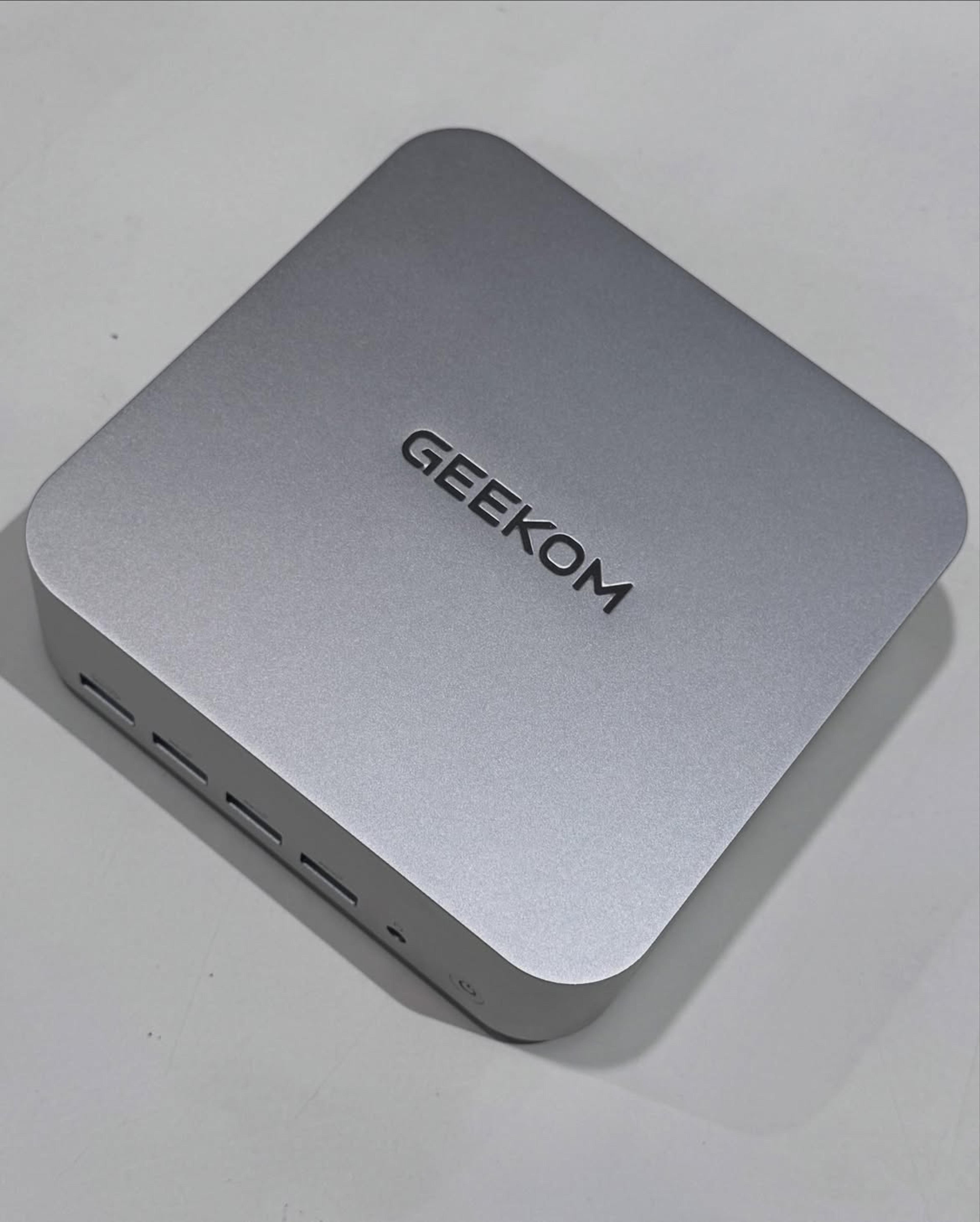 GEEKOM A9 MAX (AMD RYZEN AI 9 HX 370) - view 2