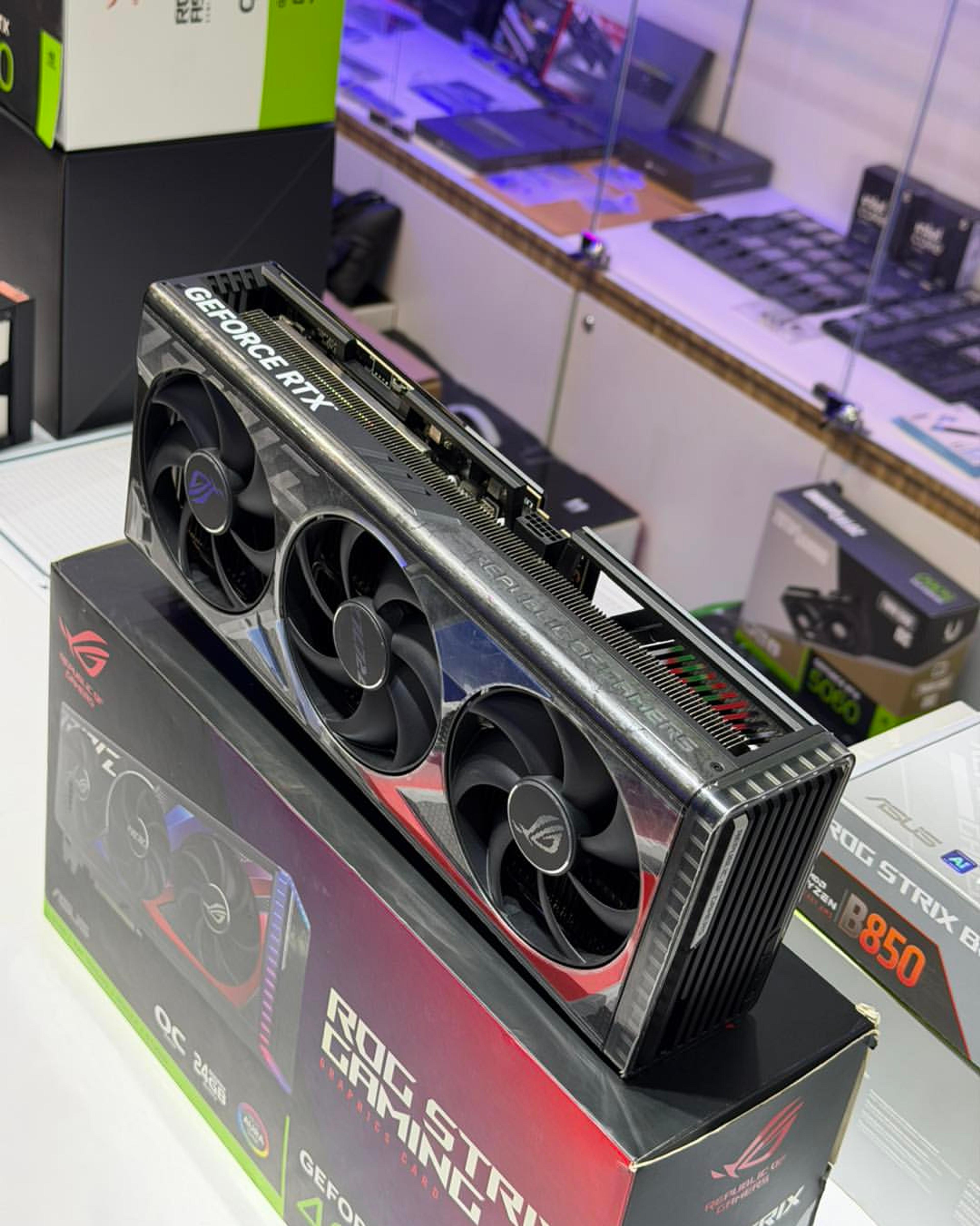 Asus ROG Strix Gaming  GeForce RTX 4090 (32GB) - view 4