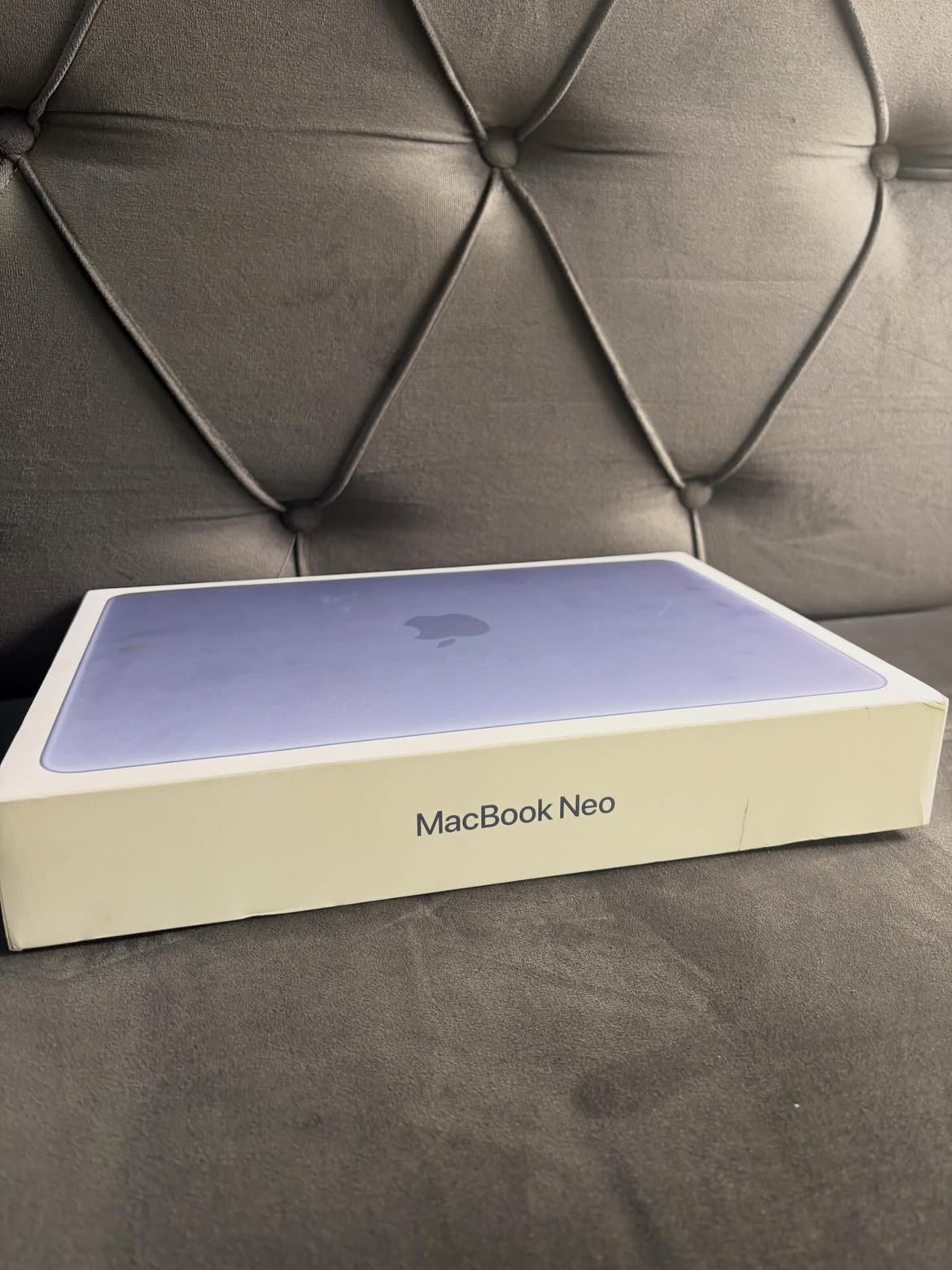 MacBook Neo (2026) 13-Inch 8/256 - view 4