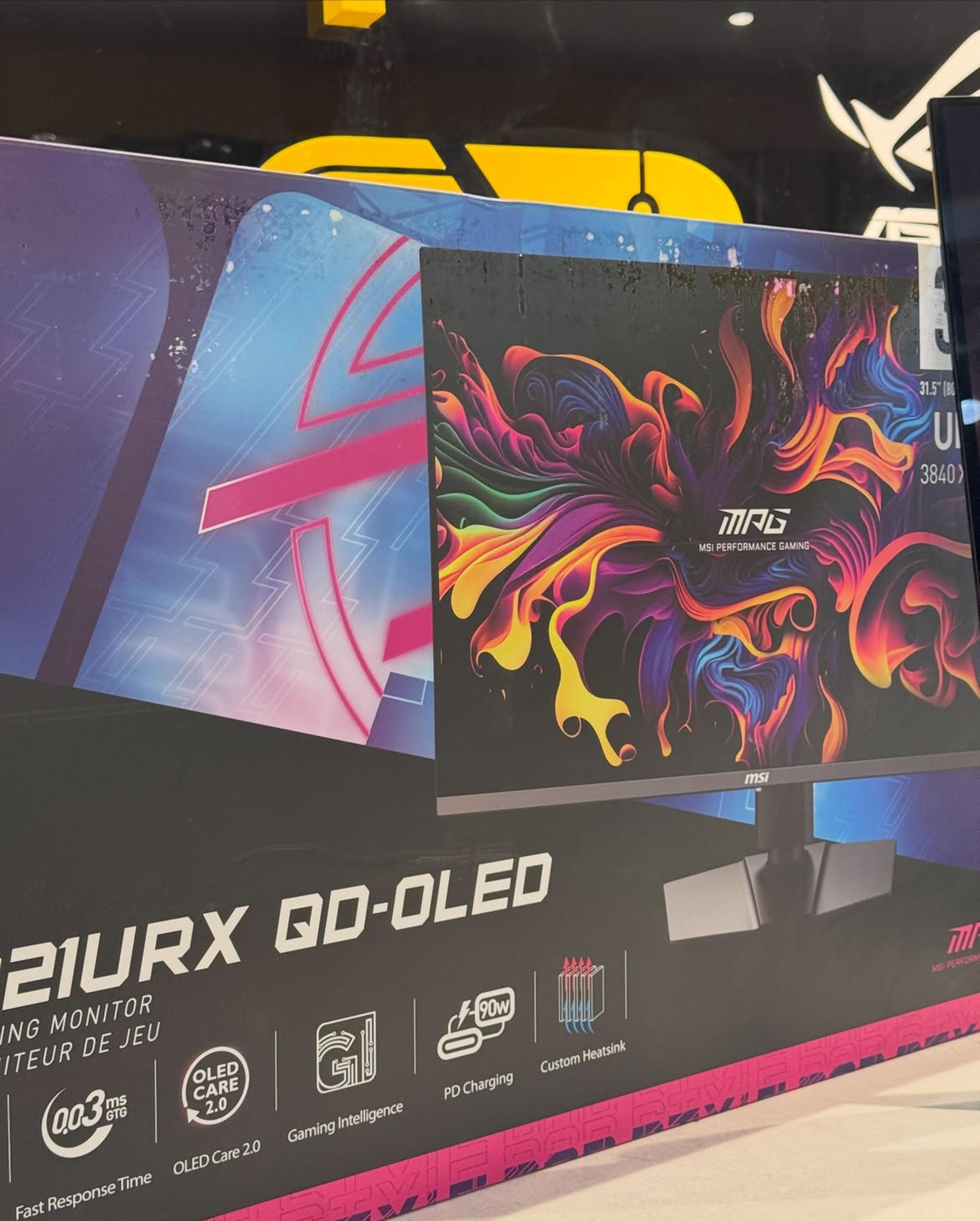 MSi MPG 32IURX QD-OLED  - view 3