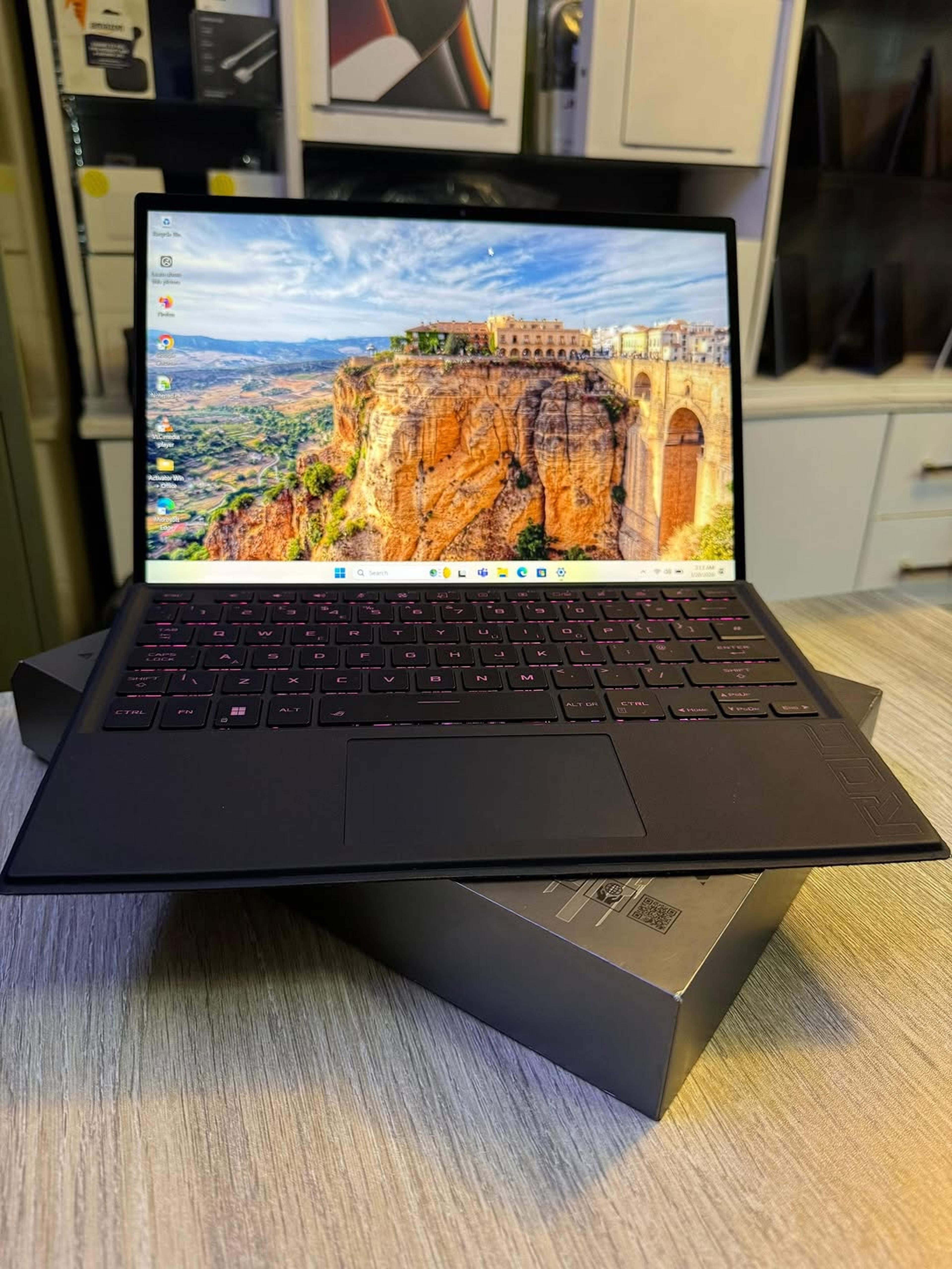 Asus ROG Flow Z13 GZ301 - view 2