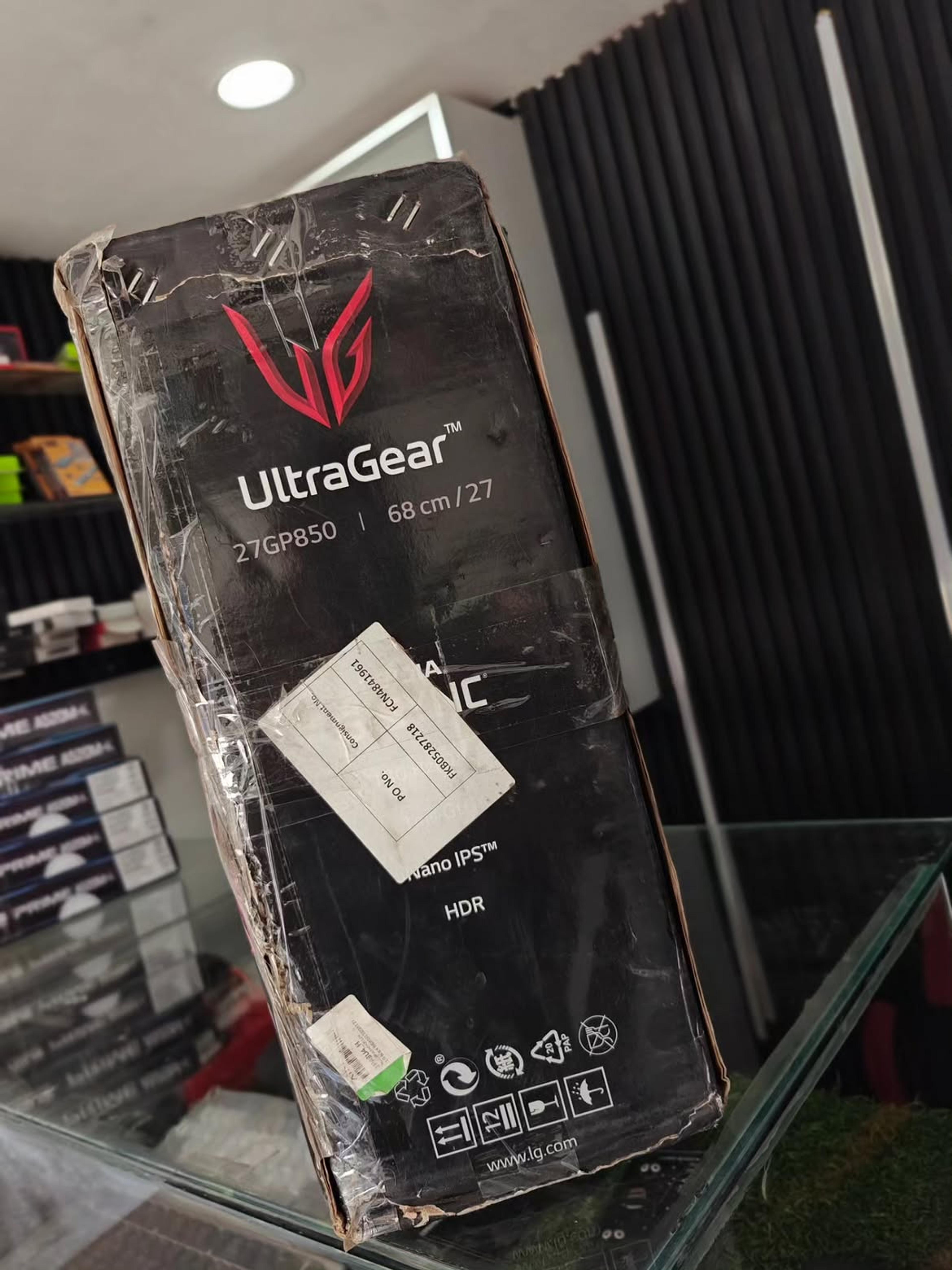 LG UltraGear 27GP850 (Nano IPS) - view 2