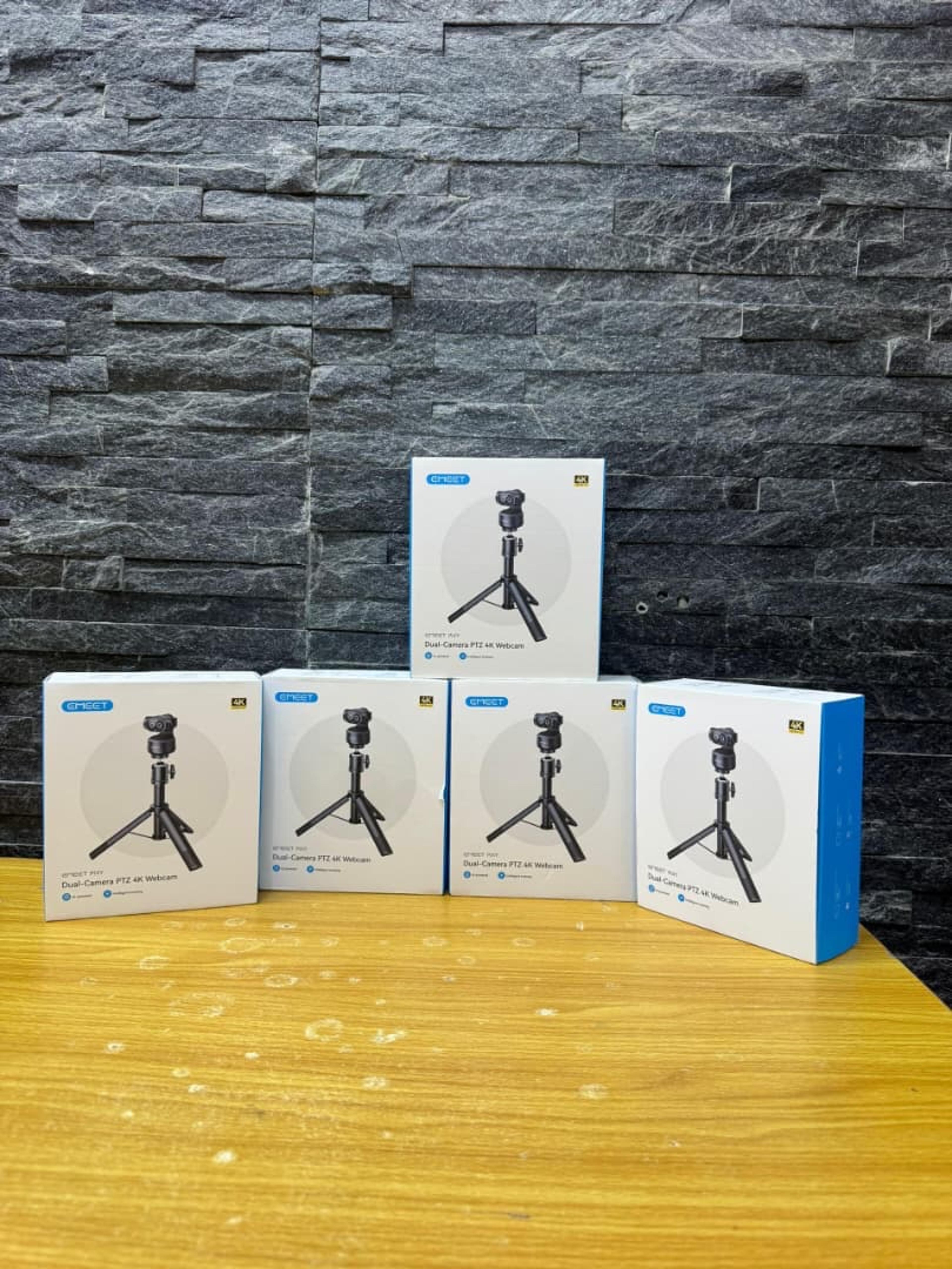 The EMEET Pixy dual-camera AI PTZ 4K webcam (with tripod support via 1/4″ mount) - view 3