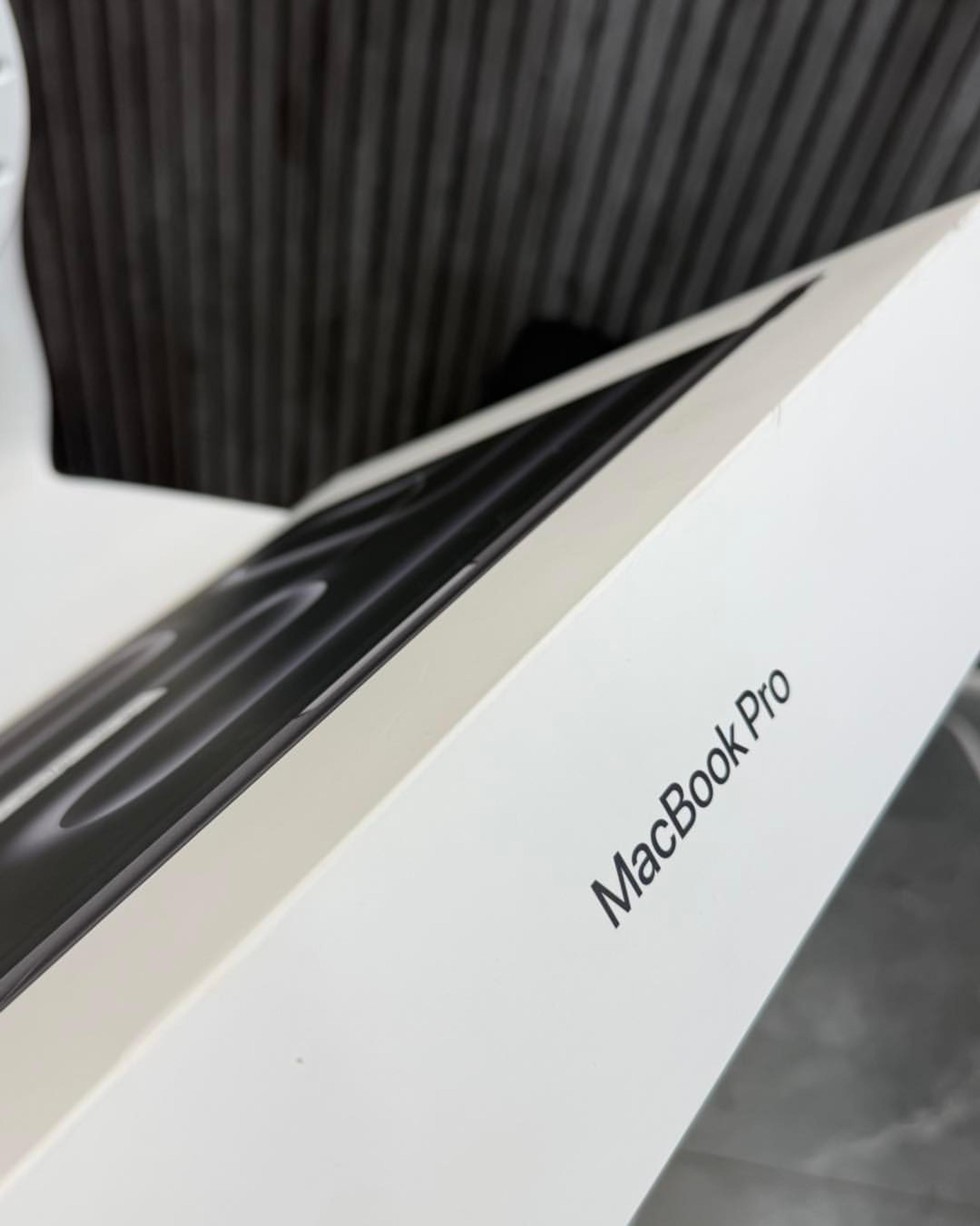 MacBook Pro 2026 14-Inch M5 Pro Chip - view 2