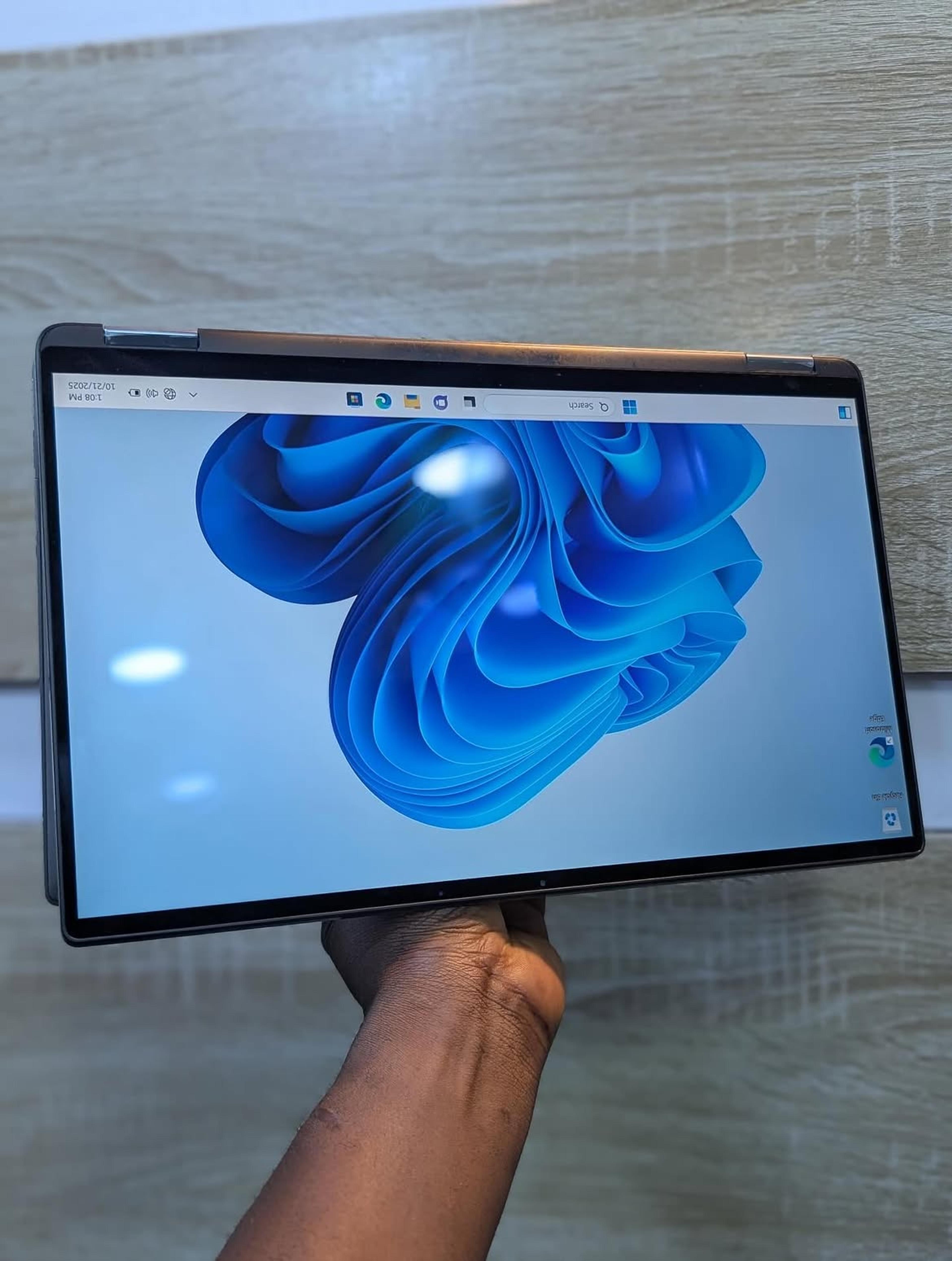 Dell Latitude 7400 2-in-1 - view 3