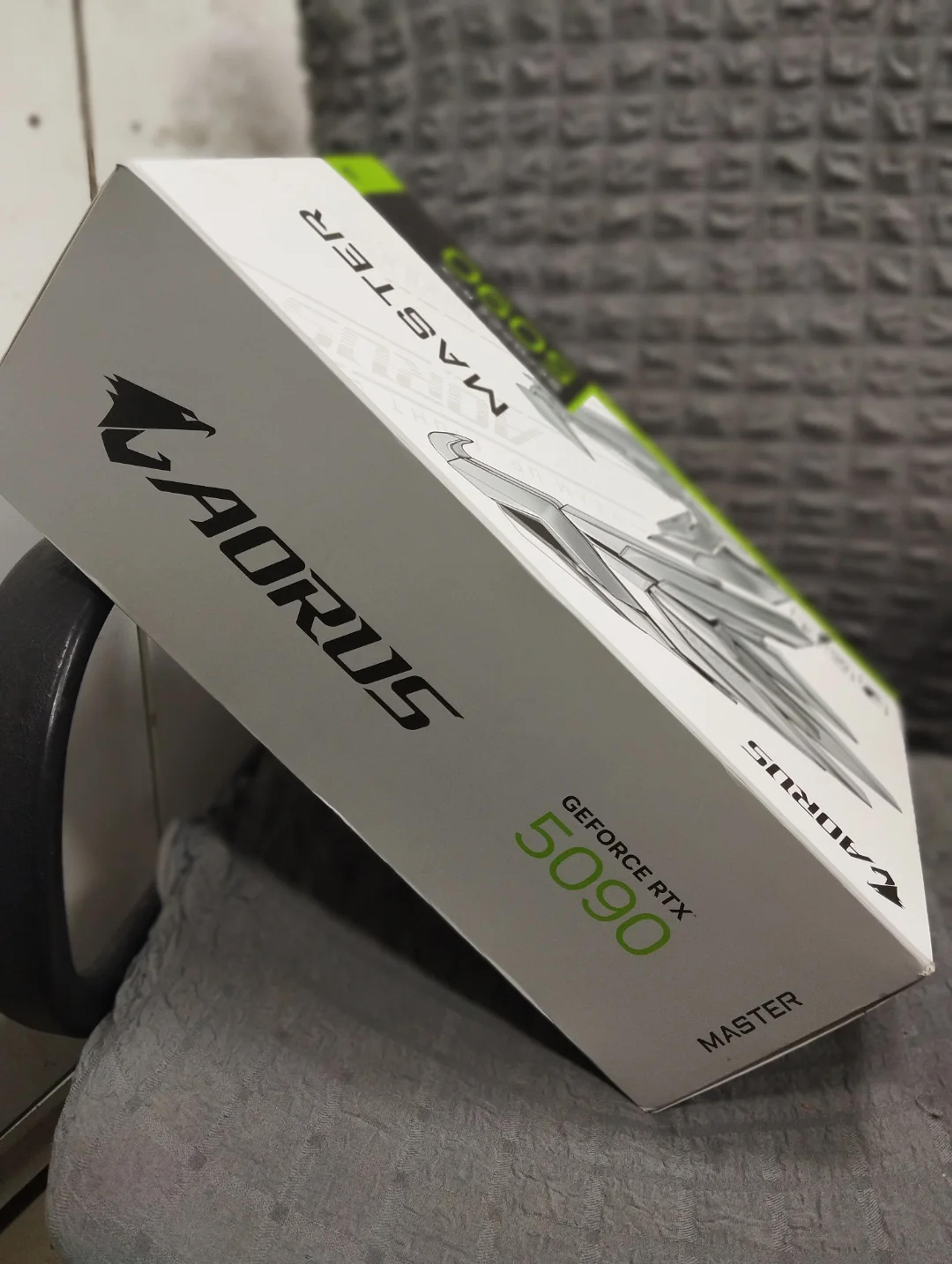 Aorus Gigabyte Master GeForce RTX 5090 (32GB) - view 3