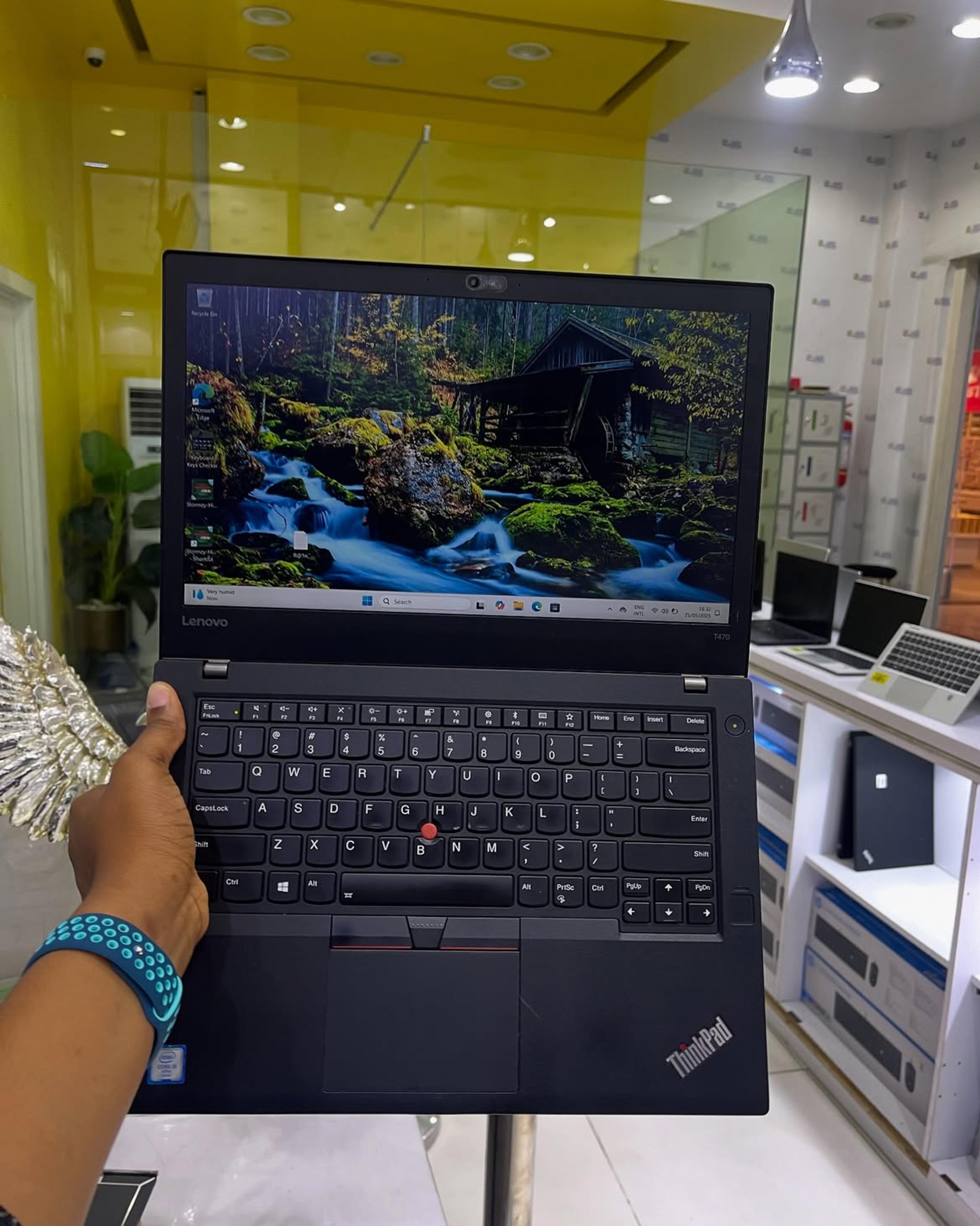 Lenovo ThinkPad T470 - view 3