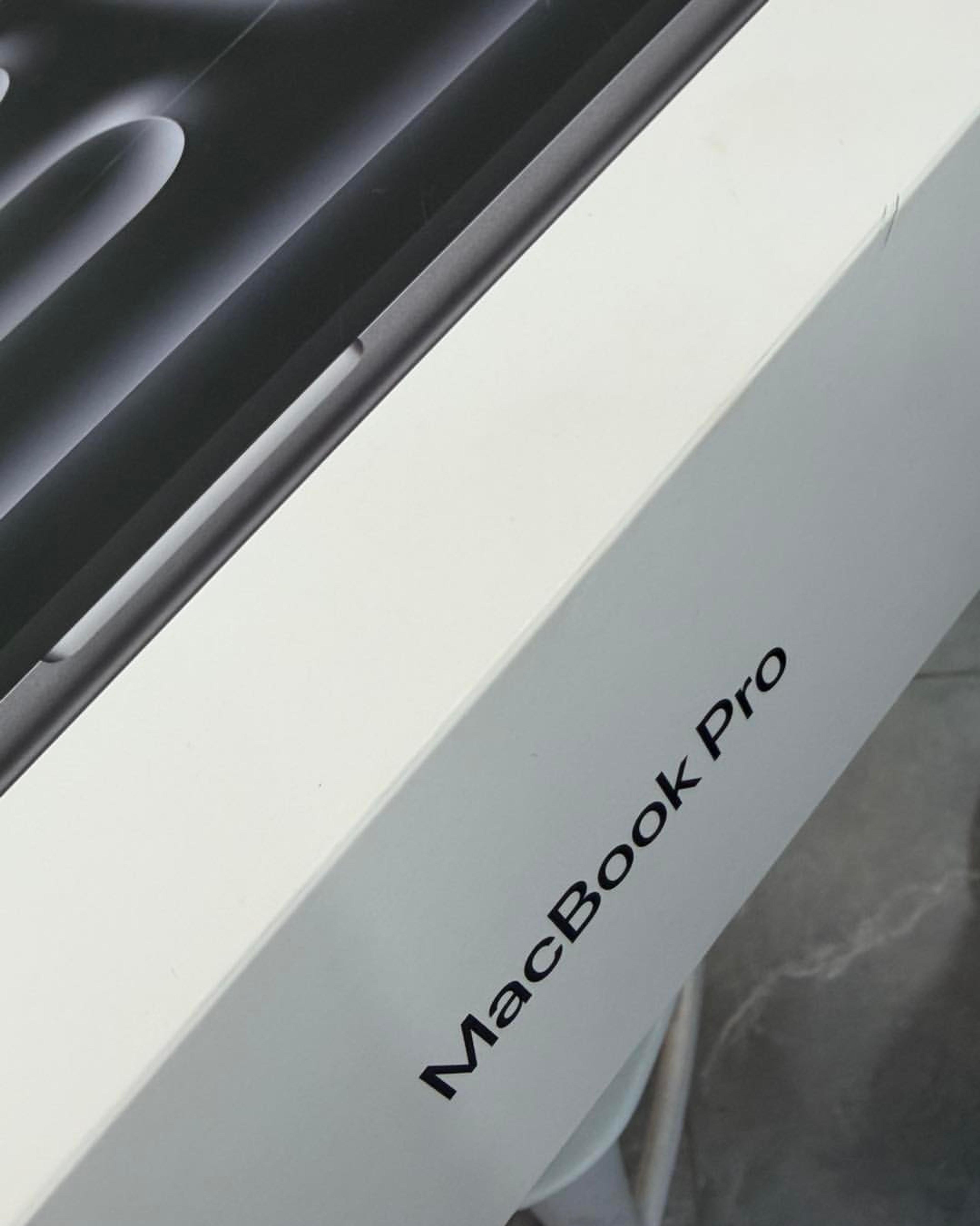 MacBook Pro 2026 14-Inch M5 Pro Chip - view 3