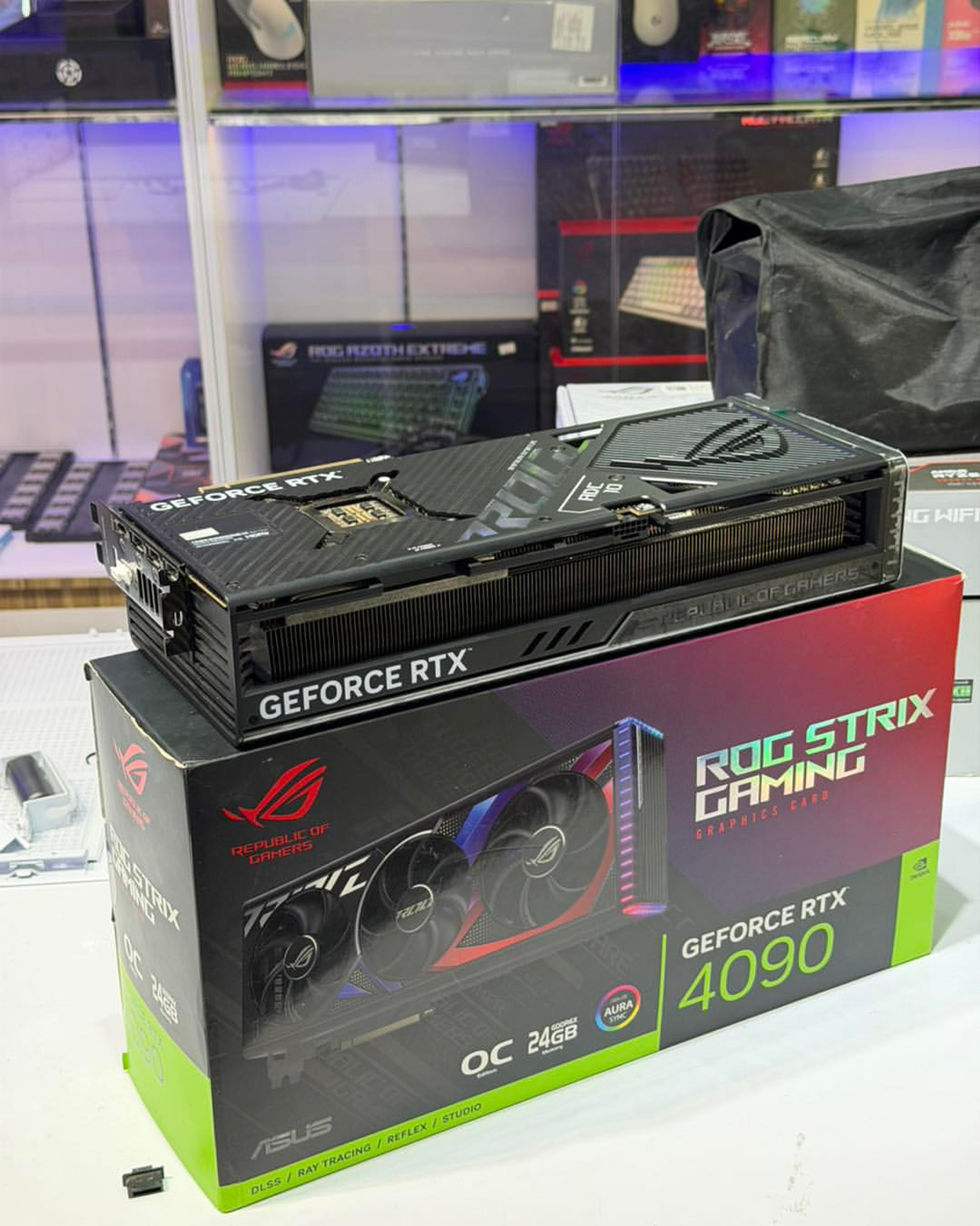 Asus ROG Strix Gaming  GeForce RTX 4090 (32GB) - view 2