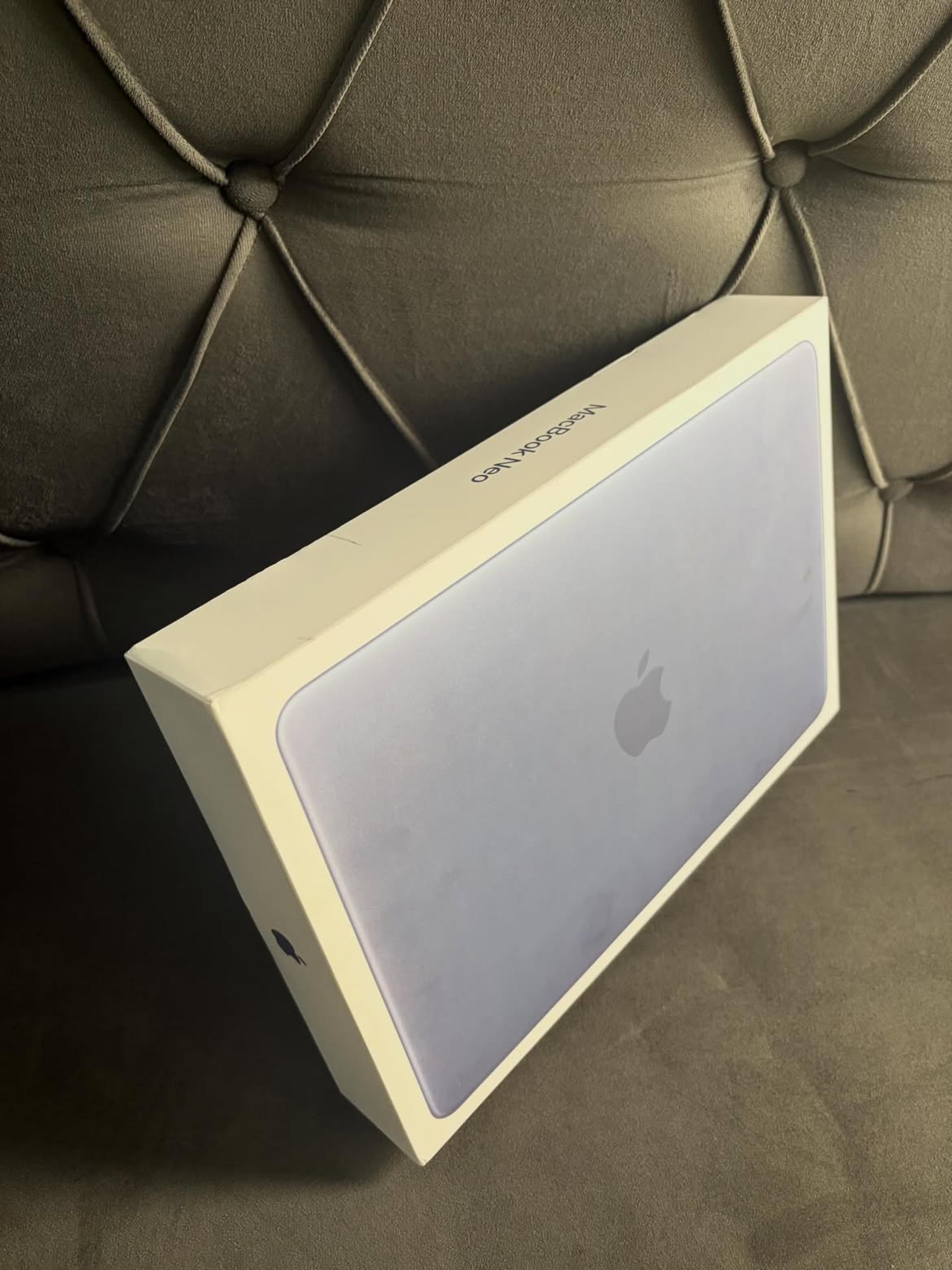 MacBook Neo (2026) 13-Inch 8/256 - view 3