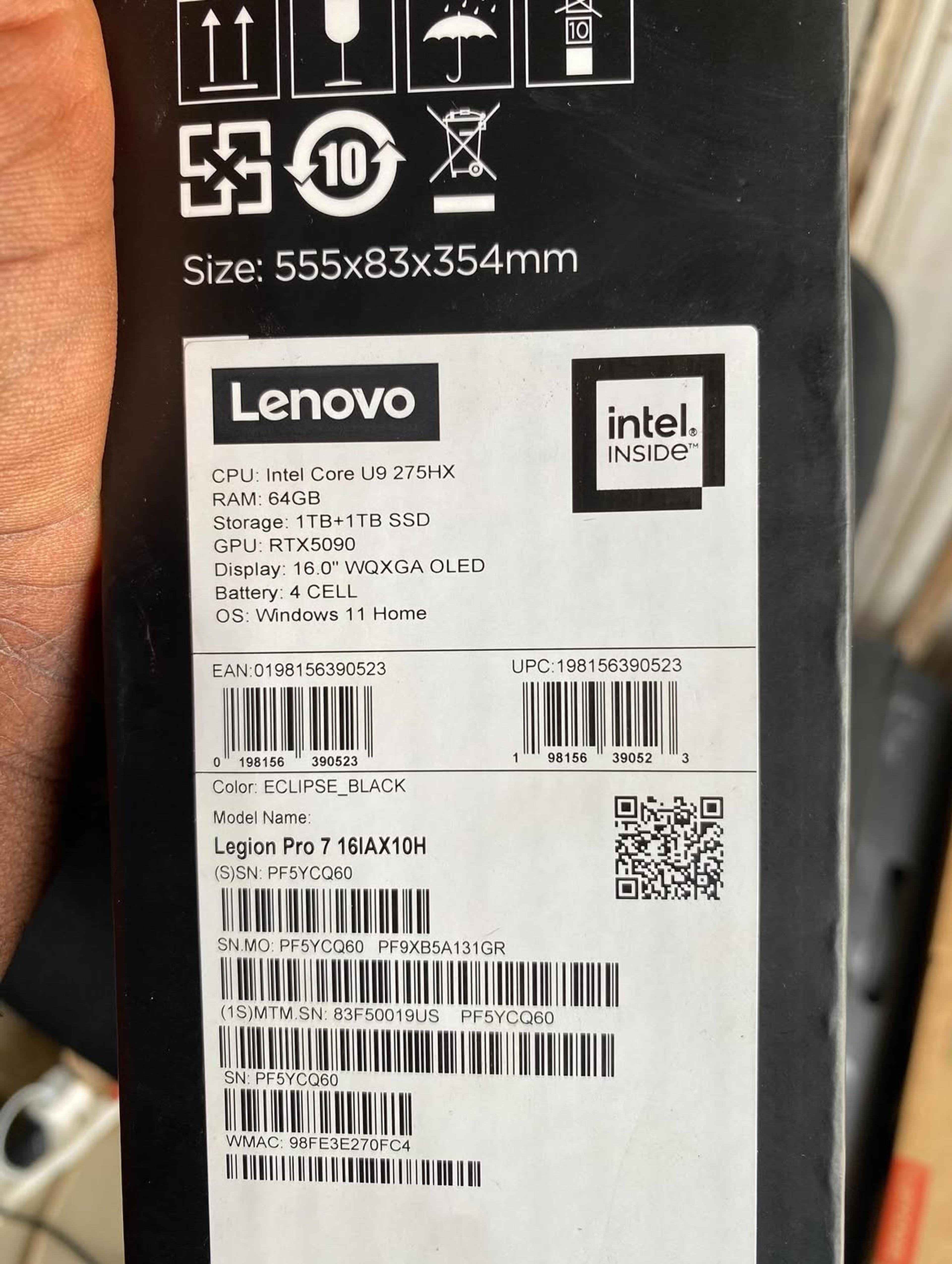 Lenovo Legion Pro 7 16IAX10H (64GB / 2TB, RTX 5090) 