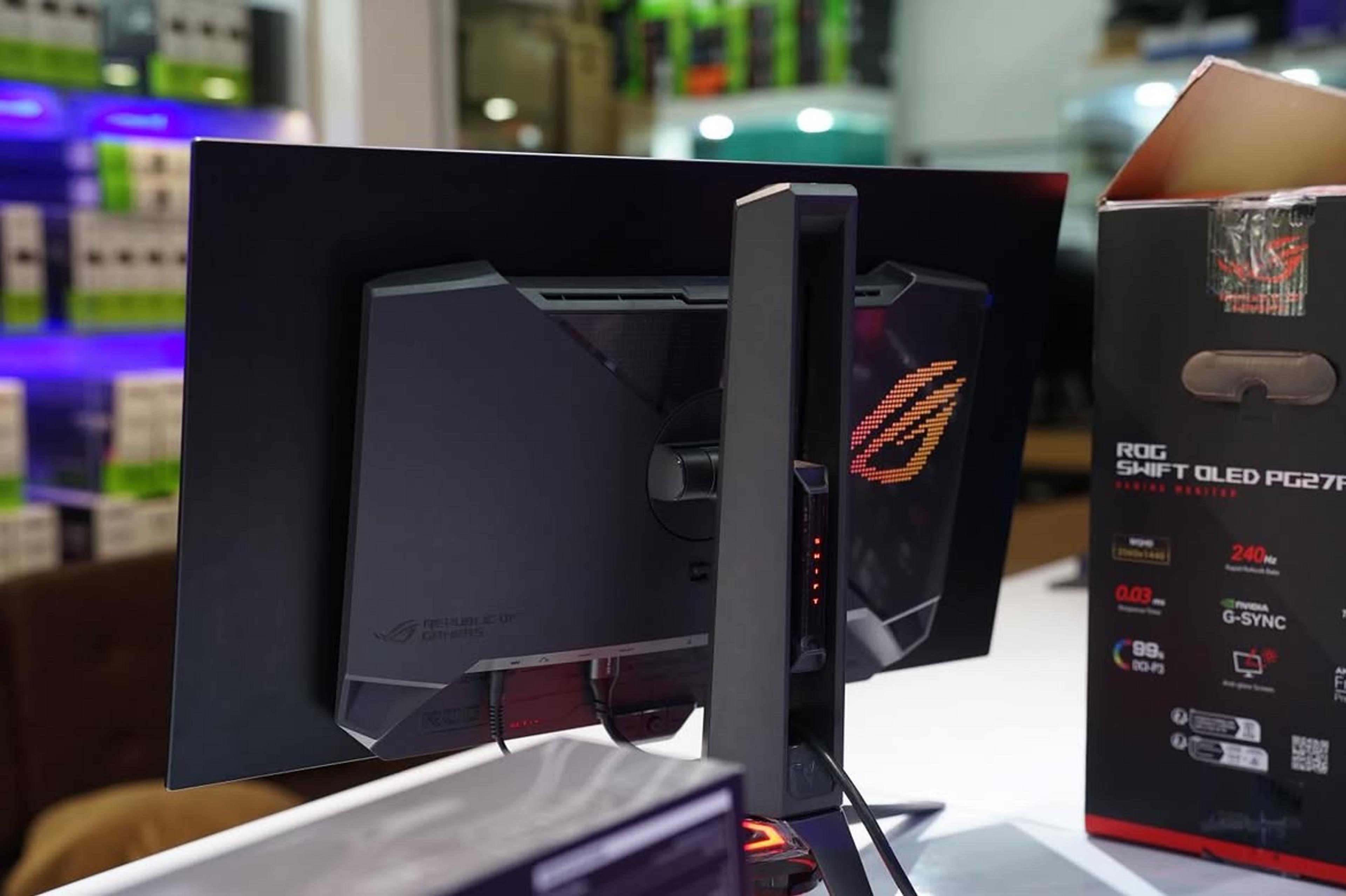 ASUS ROG Swift OLED PG27AQDM - view 3