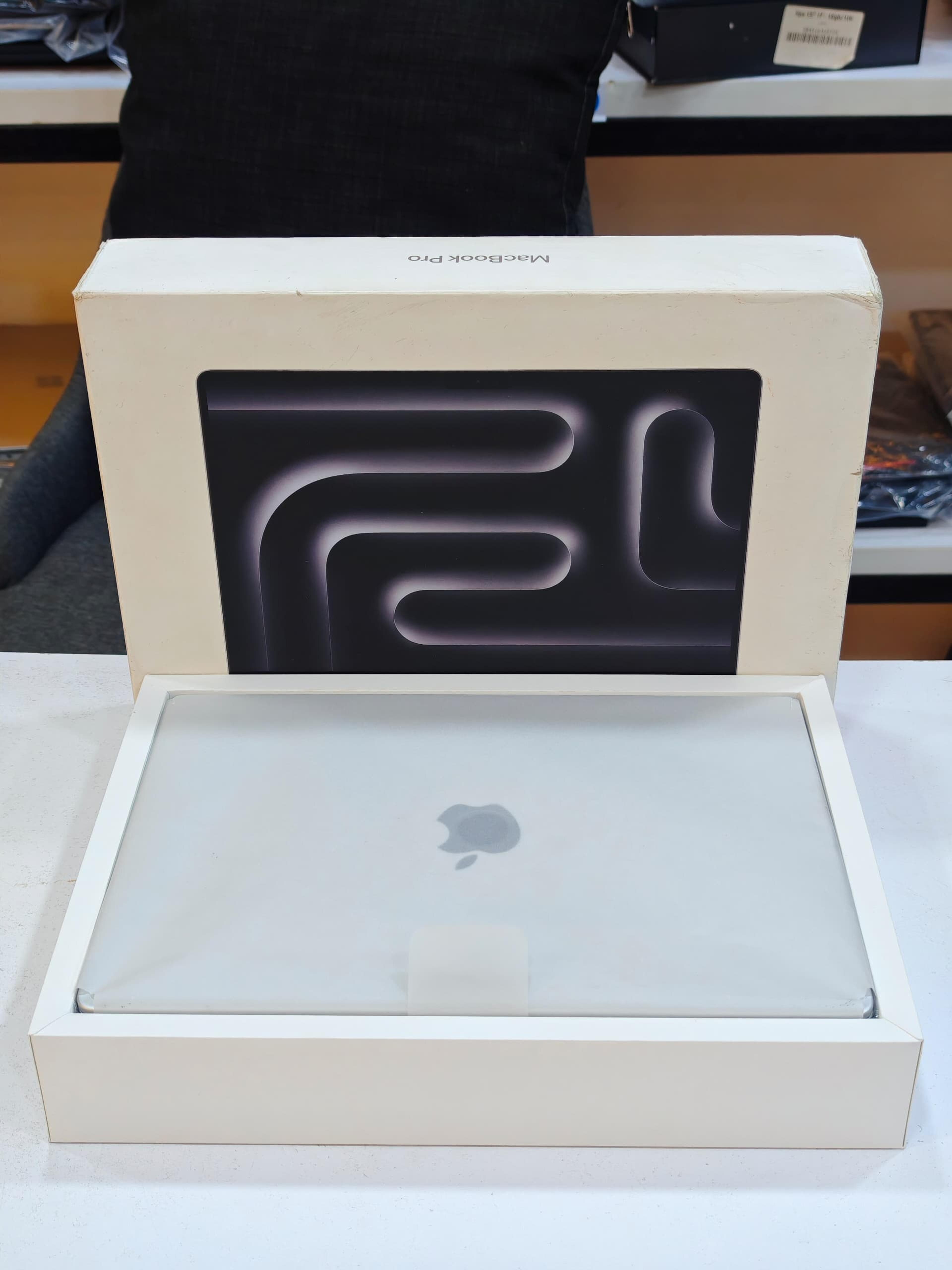 Fresh like New Openedbox 2024/2025 14inches MacBook Pro M4 Pro