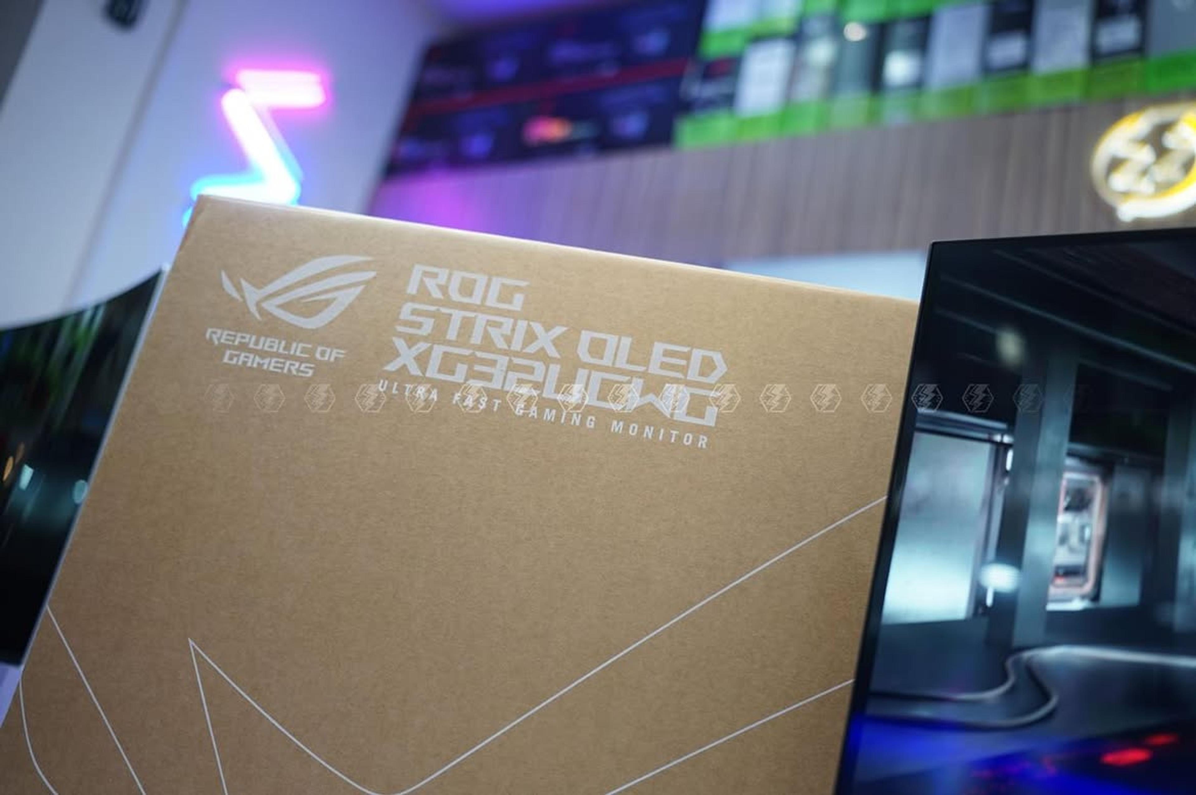 ASUS ROG Strix OLED XG32UCWG - view 2