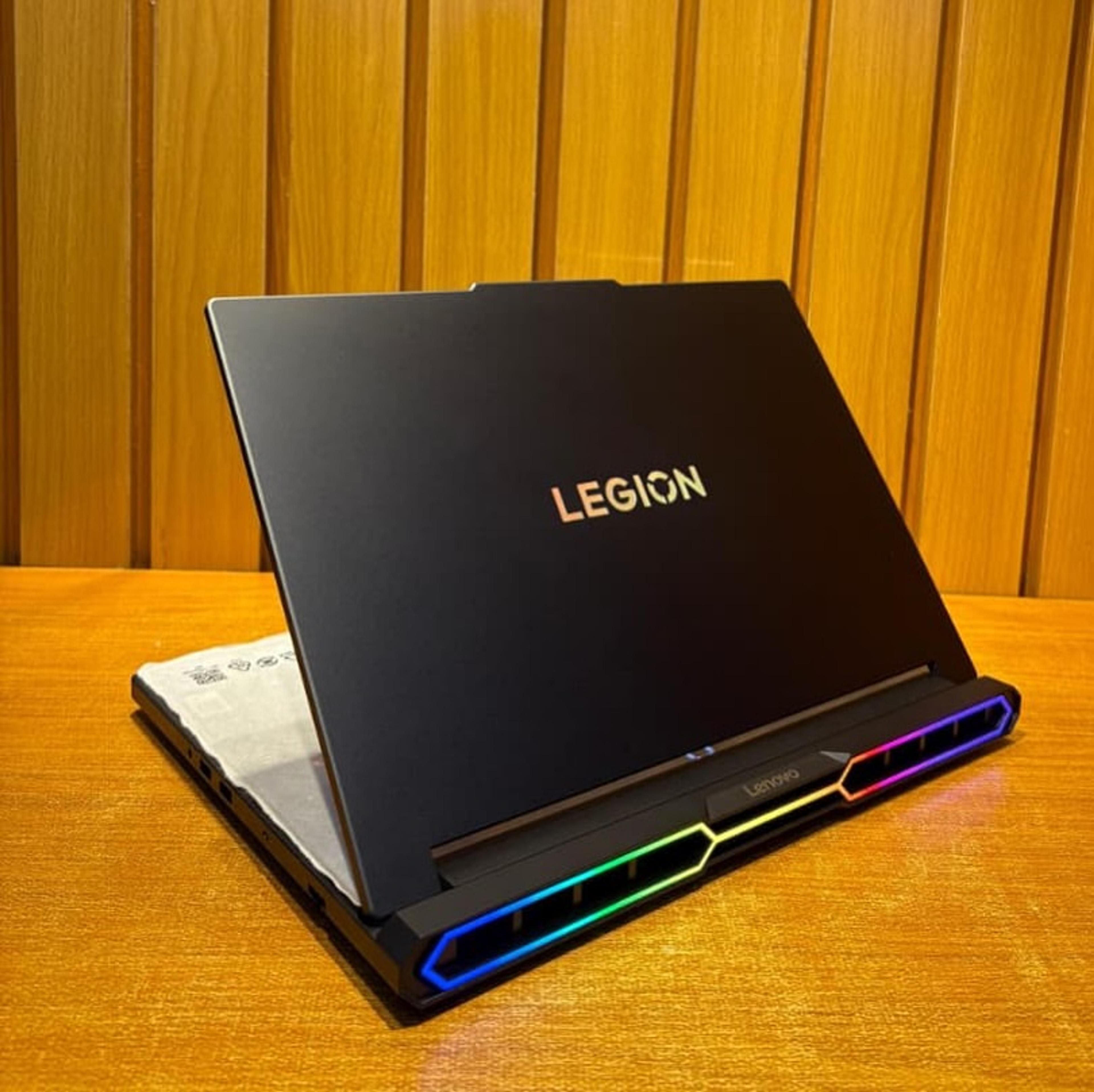 LENOVO LEGION PRO 7I GEN 10 16" (THE CURRENT FLAGSHIP) - view 2