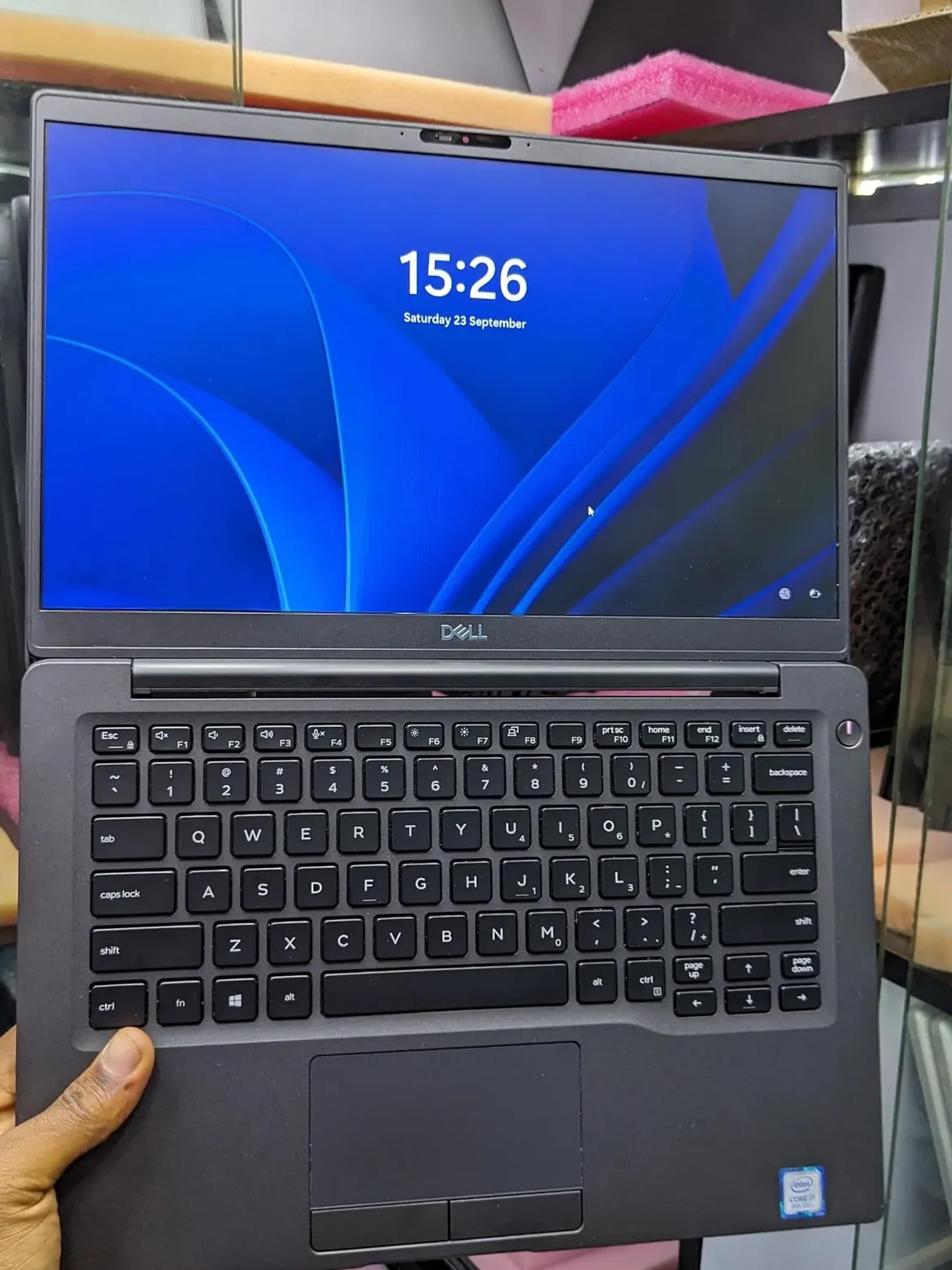 Dell Latitude 7400 (non 2-in-1) - view 3