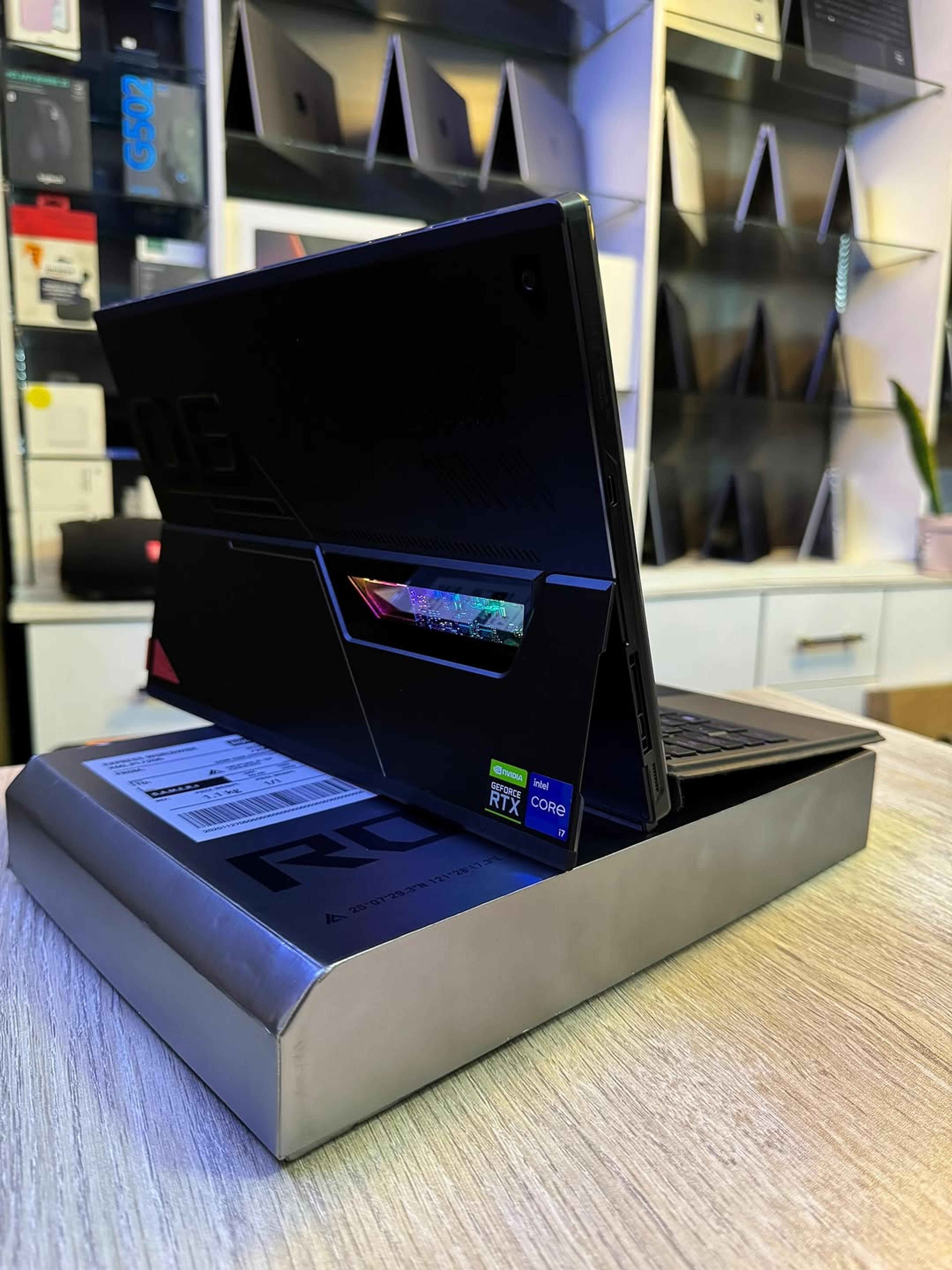 Asus ROG Flow Z13 GZ301 - view 3